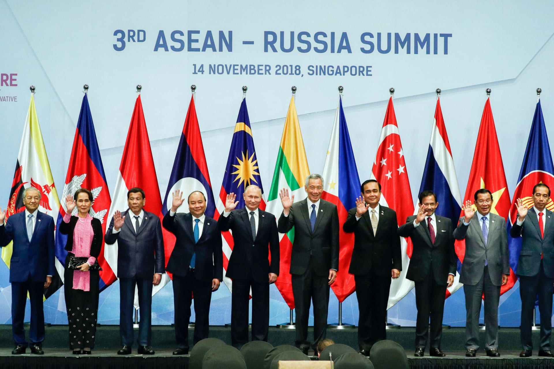 <p>Russian President Vladimir Putin poses for a group photo with ASEAN leaders at the ASEAN-Russia Summit in Singapore on November 14, 2018.</p>
