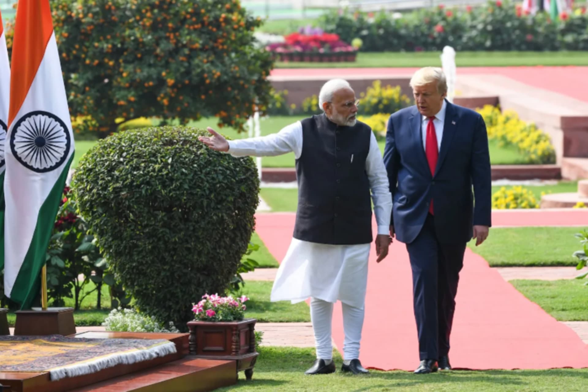 <p>US President Donald Trump (R) and India’s Prime Minister Narendra Modi arrive for a joint press conference at Hyderabad House in New Delhi on February 25, 2020.</p>
