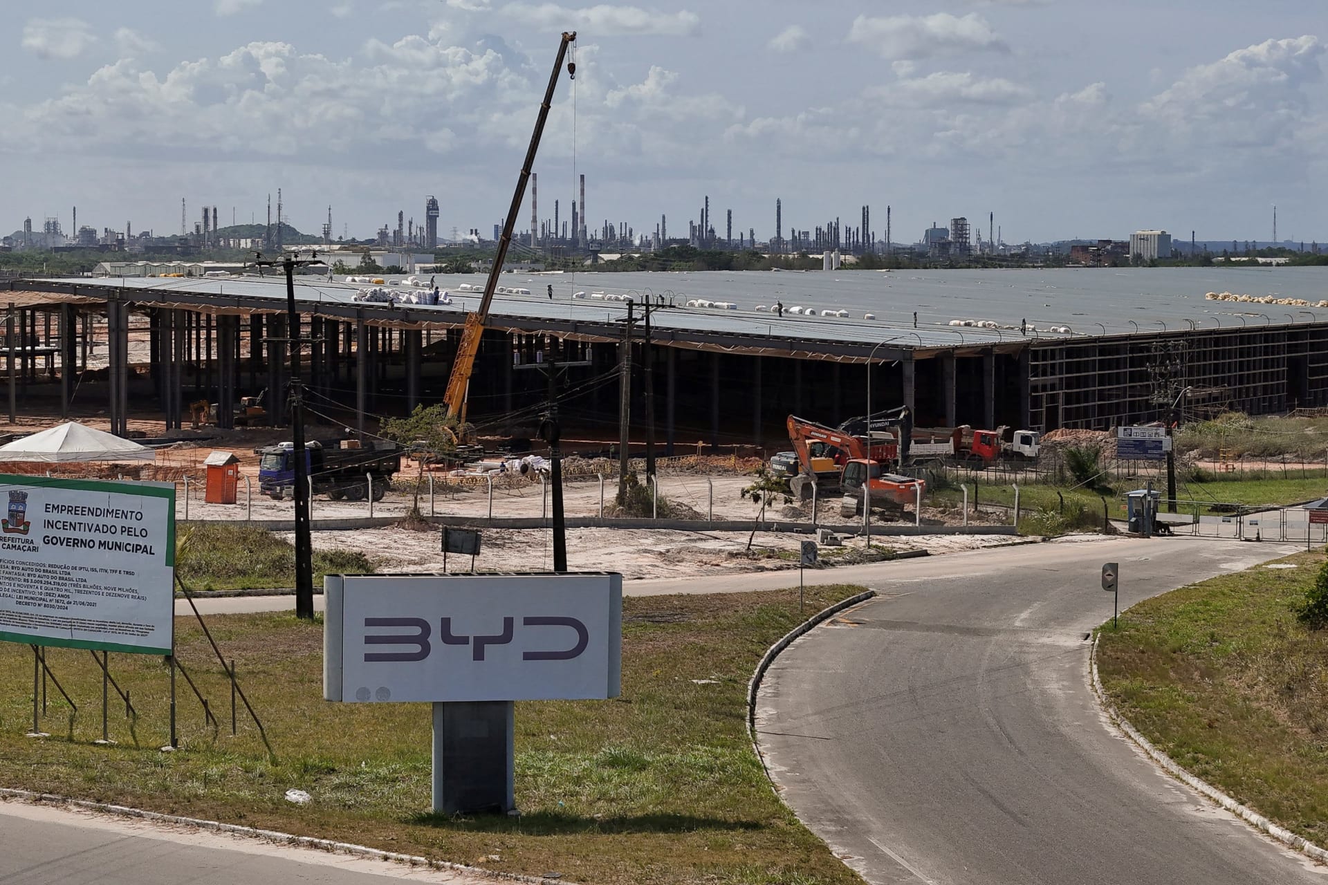 <p>A drone view shows BYD’s new electric vehicle (EV) factory’s construction site in Camacari, Brazil December 26, 2024.</p>
