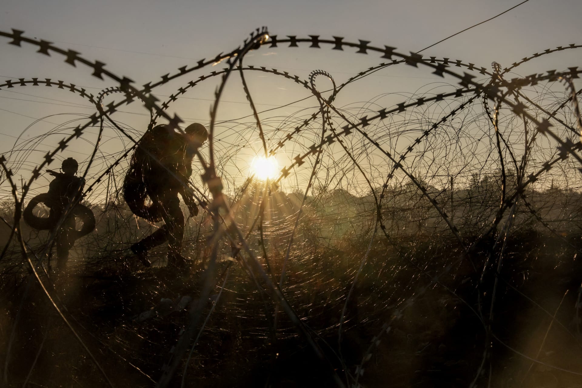 <p>Ukrainian soldiers install non-explosive obstacles along the front line in Chasiv Yar in the Donetsk region of Ukraine.</p>
