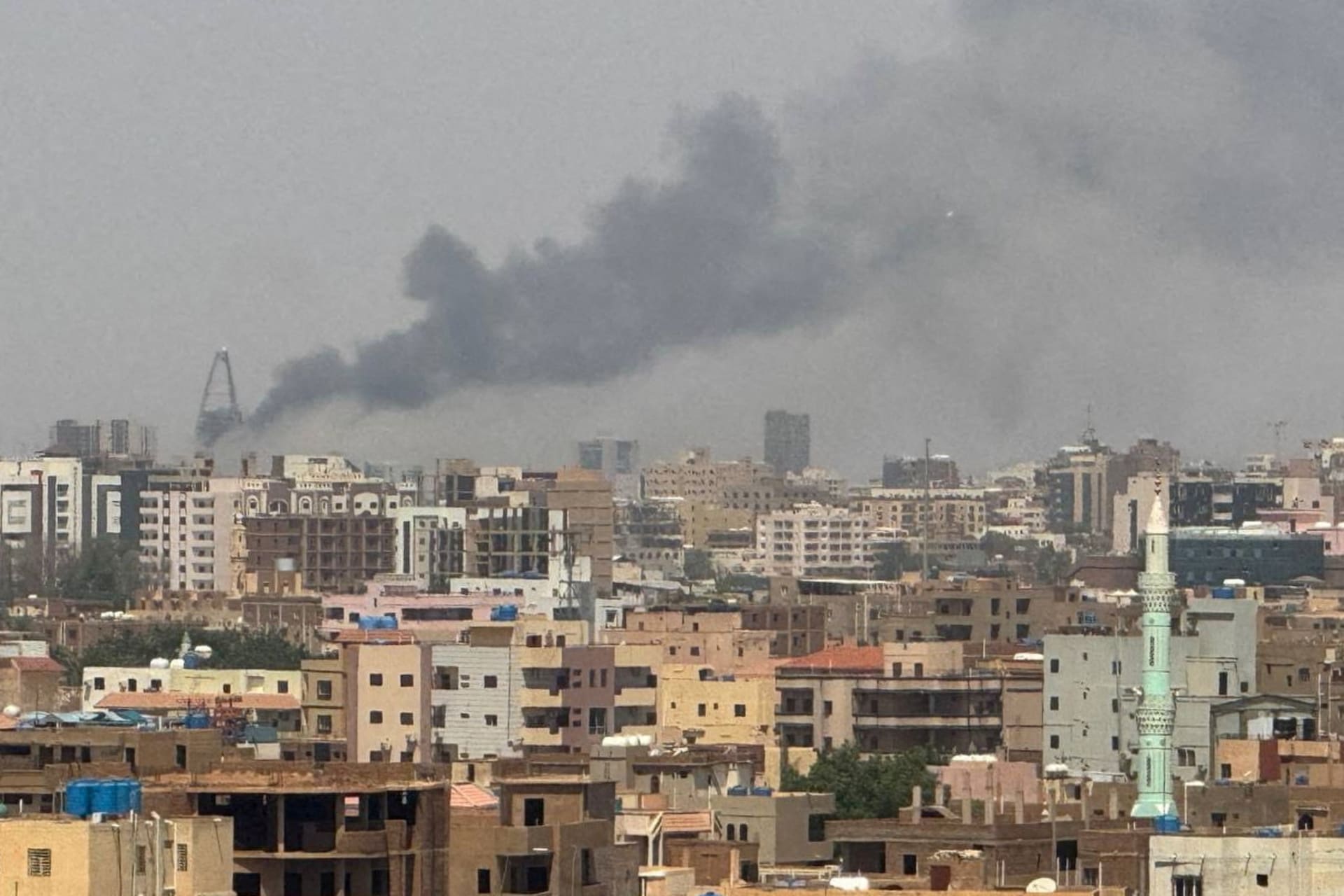 <p>Smoke rises from Khartoum, Sudan, during clashes between the Sudanese Armed Forces and the Rapid Support Forces militia on September 26, 2024</p>
