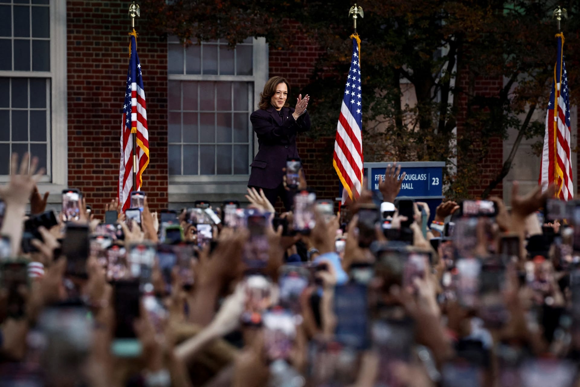 <p>Democratic presidential nominee U.S. Vice President Kamala Harris applauds the audience as she attends to deliver remarks, conceding 2024 U.S. presidential election to President-elect Donald Trump, at Howard University in Washington, U.S., November 6, 202</p>
