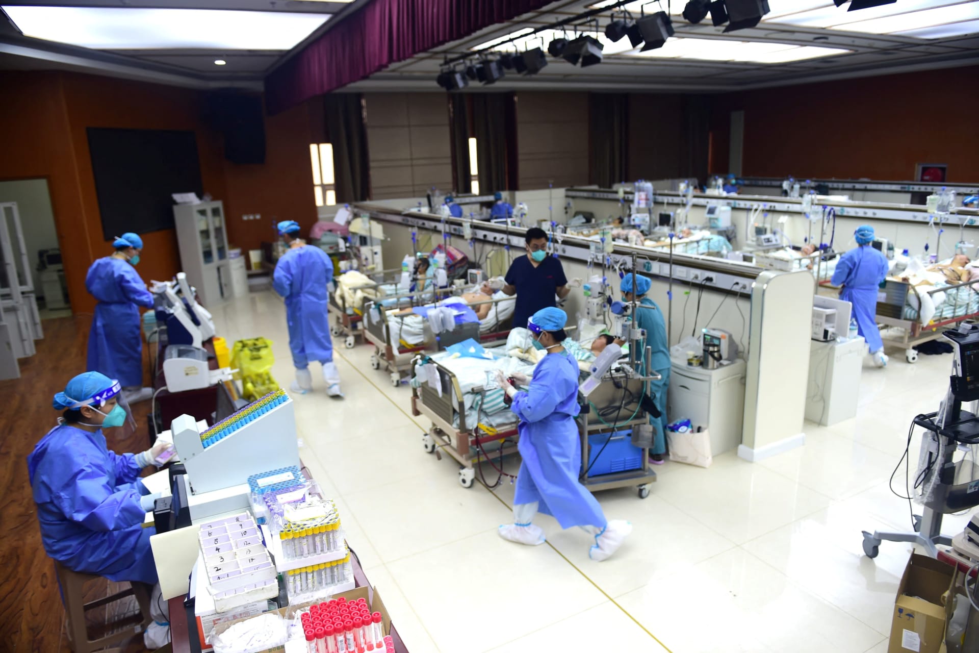 <p>Medical workers attend to patients of the coronavirus disease (COVID-19) at an intensive care unit (ICU) converted from a conference room, at a hospital in Hebei province, China, January 11, 2023.</p>
