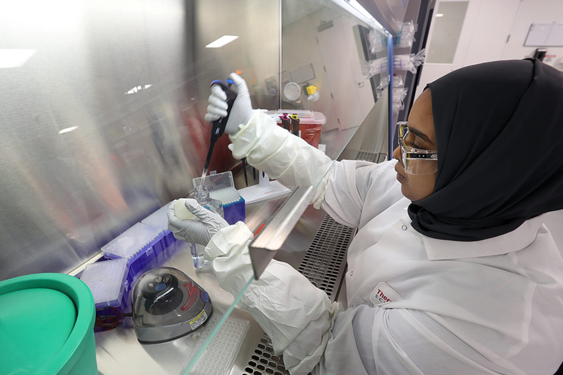 <p>Plainville, MA – September 19: Thermo-Fisher Scientist Nour Tabidi prepares a DNA sample in a lab.</p>
