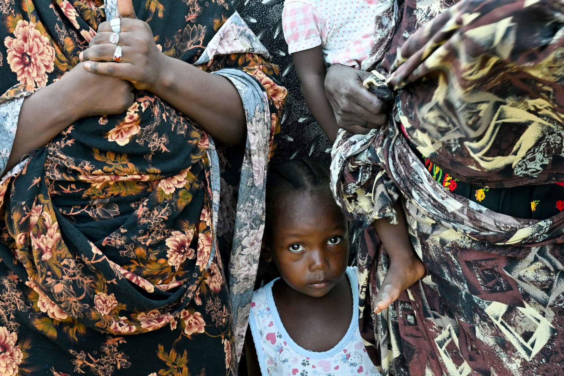 <p>A child stands between two women at a school turned into a shelter, in Port Sudan, Sudan, August 29, 2024.</p>
