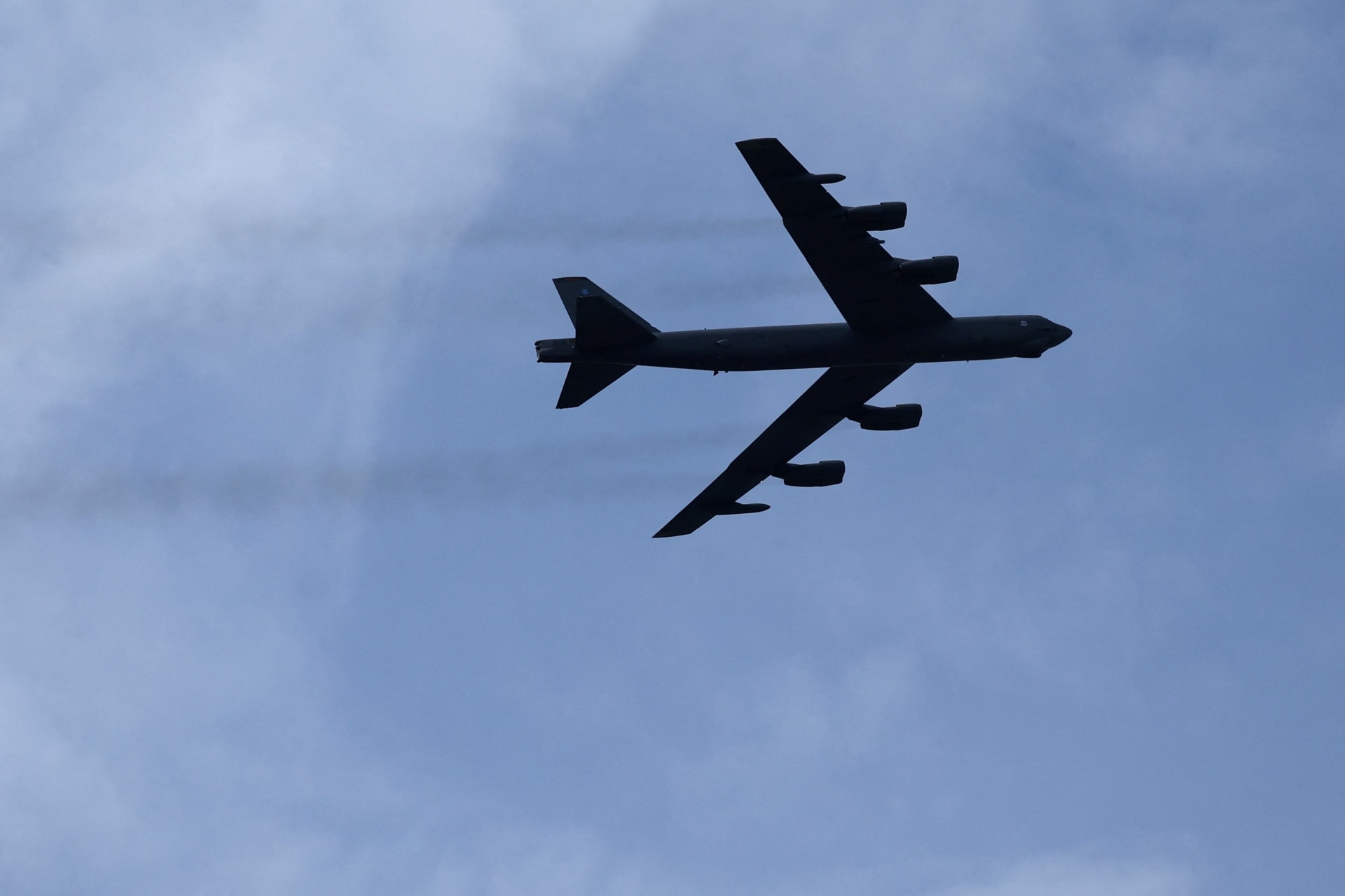 <p>A USAF B-52H Stratofortress bomber flies over Farnborough International Airshow, in Farnborough, Britain, on July 24, 2024.</p>
