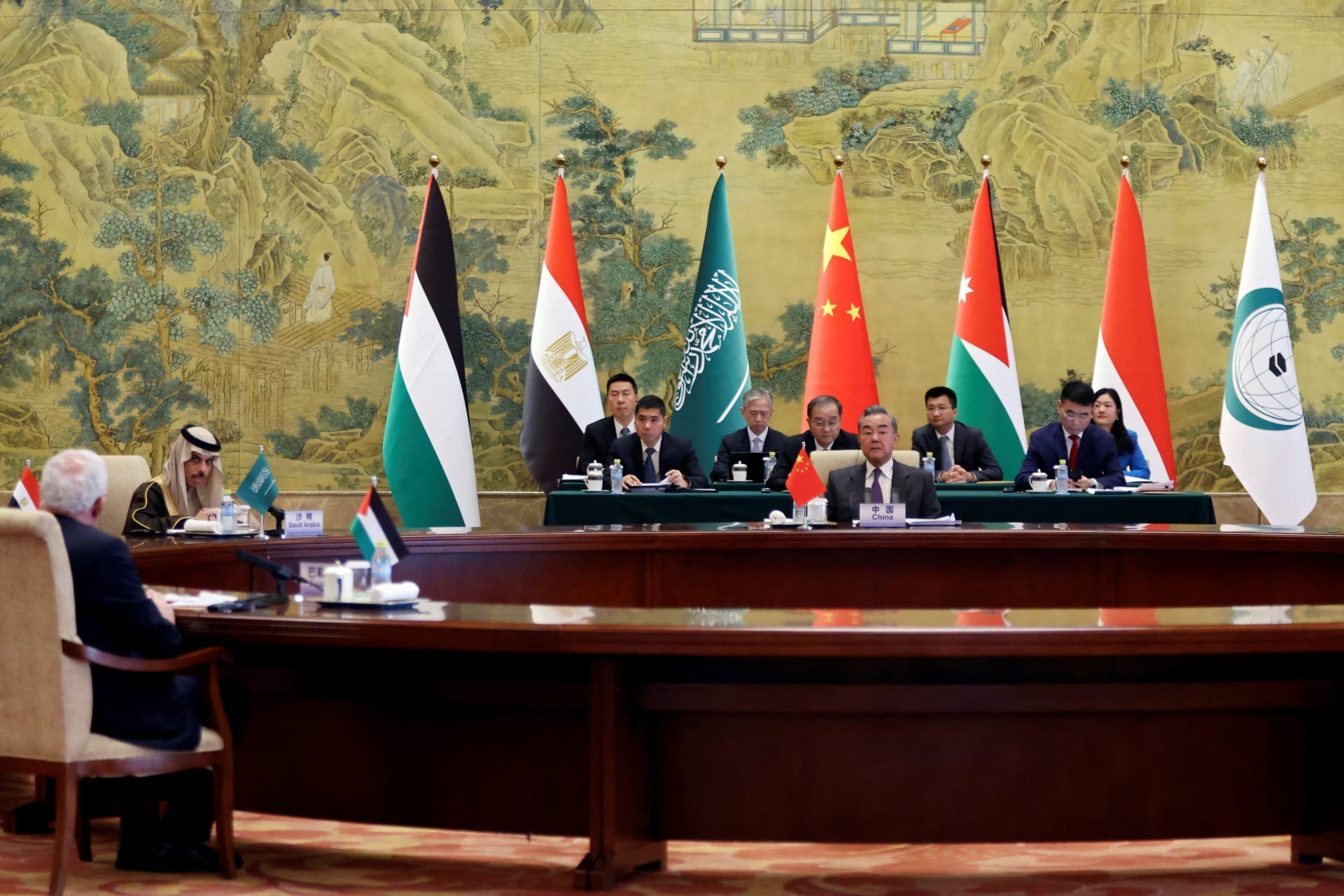 <p>Chinese Foreign Minister Wang Yi, Saudi Foreign Minister Prince Faisal bin Farhan Al Saud and Palestinian Foreign Minister Riyad Al-Maliki attend a meeting with Jordanian, Egyptian, Indonesian and Organisation of Islamic Cooperation (OIC) delegations.</p>