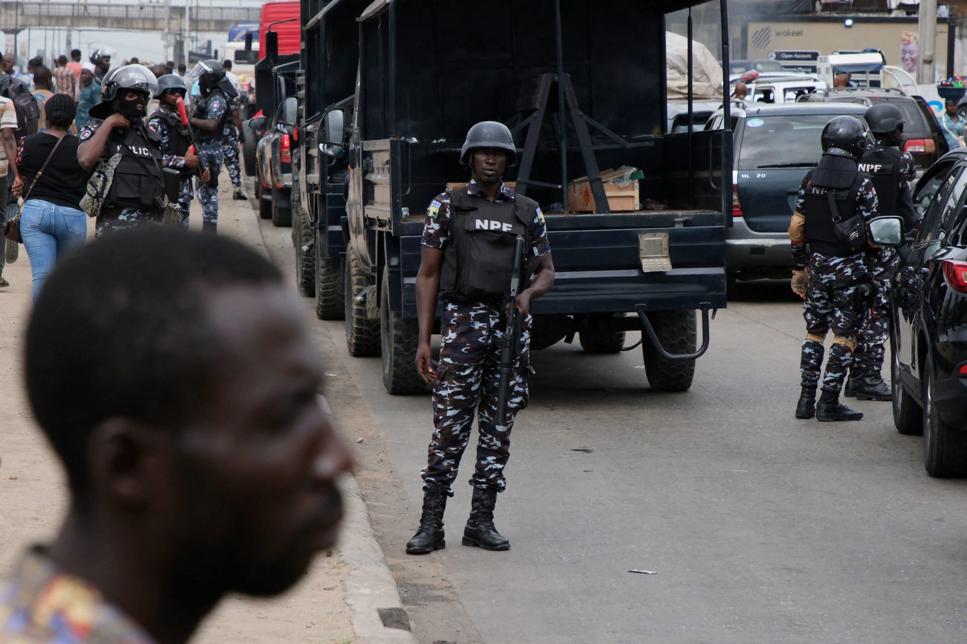 <p>Nigerian police personnel restrict protesters from convening for the sixth day of anti-government demonstrations against bad governance and economic hardship in Lagos, Nigeria on August 6, 2024.</p>

