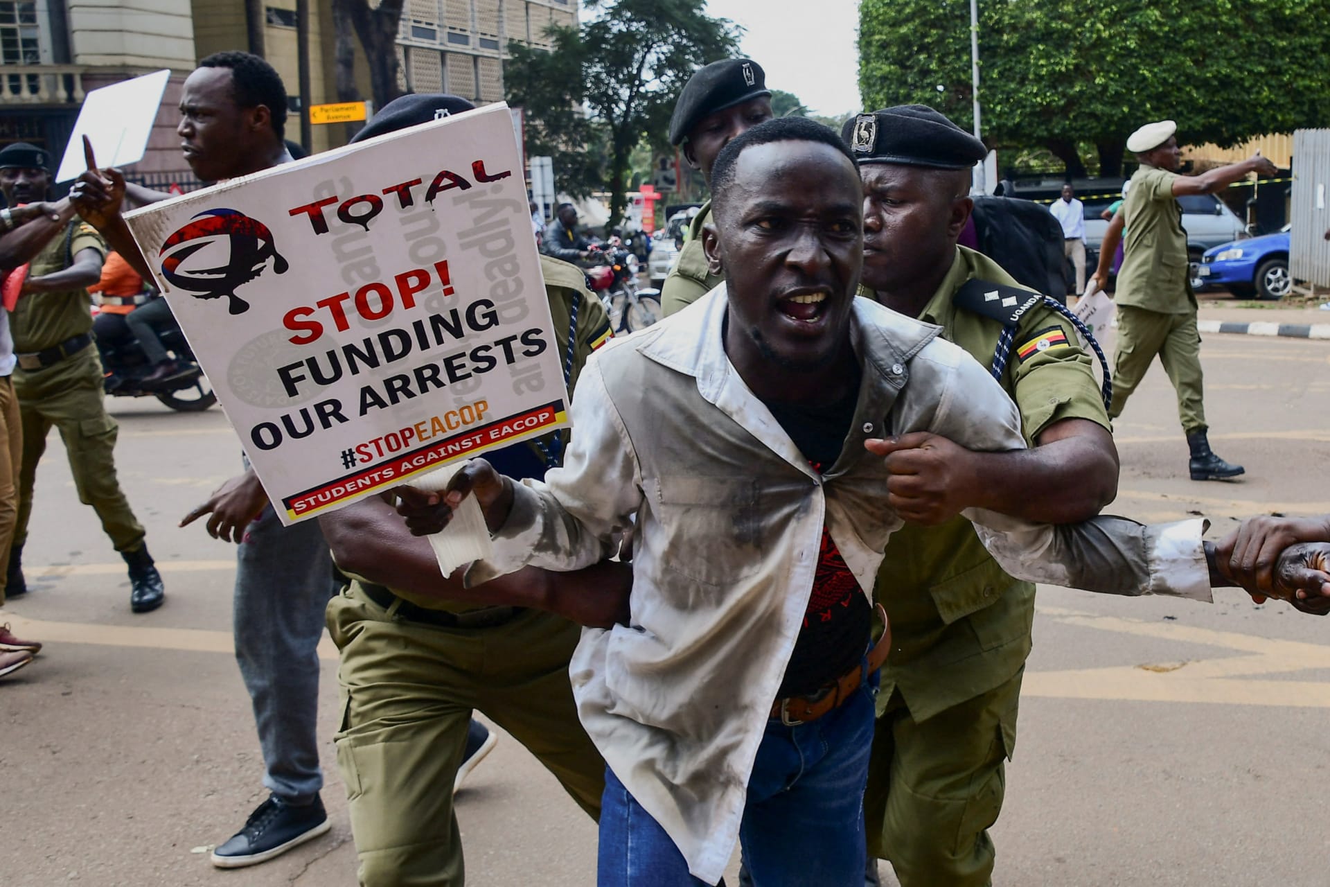 <p>Police officers detain a Ugandan activist participating in a demonstration over proposed plans by Total Energies and the Ugandan government to build the East African Crude Oil Pipeline (EACOP), in Kampala, Uganda on September 15, 2023. </p>
