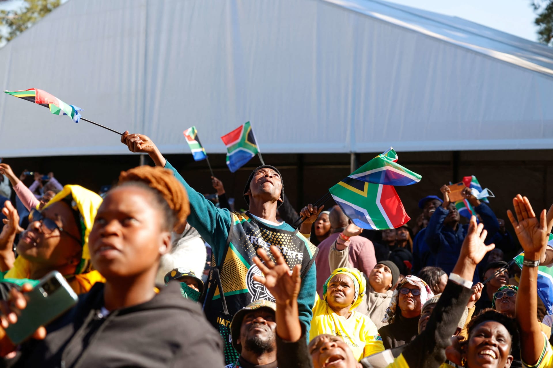 <p>People gather on the day of the inauguration ceremony of South Africa’s President elect Cyril Ramaphosa in Pretoria, South Africa, on June 19, 2024.</p>
