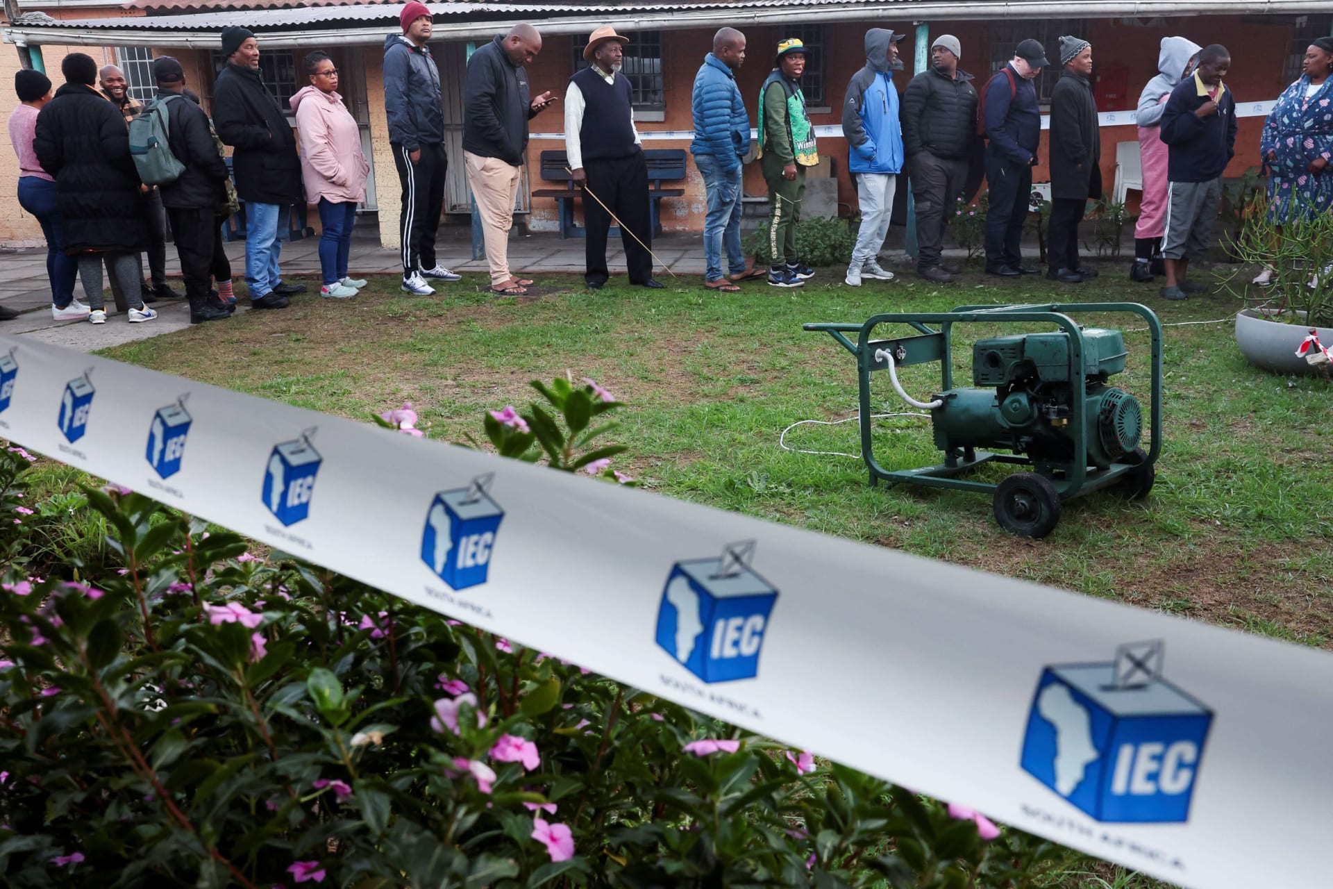 <p>People queue to vote in the South African elections, in Cape Town, South Africa on May 29, 2024.</p>
