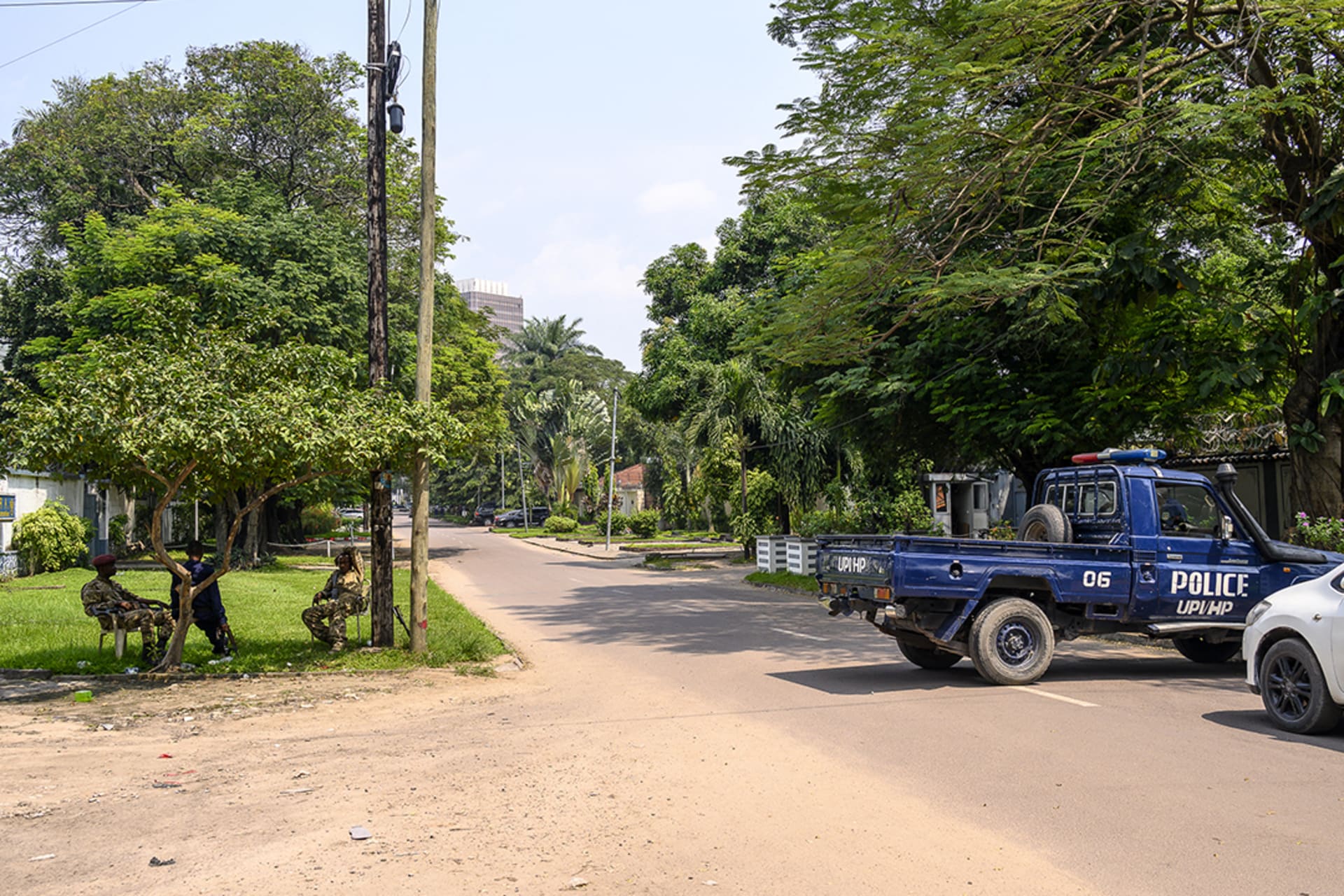 <p>The Congolese Republican Guard and police block a road around the scene of an attempted coup d’etat in Kinshasa, Democratic Republic of Congo on May 19, 2024.</p>
