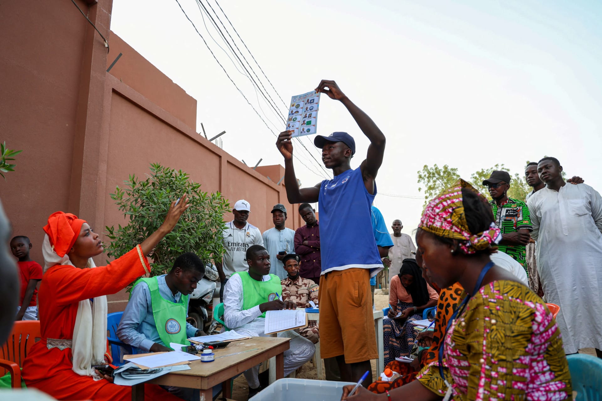 <p>Poll workers count ballots at a polling station during the presidential election in N’Djamena, Chad on May 6, 2024.</p>
