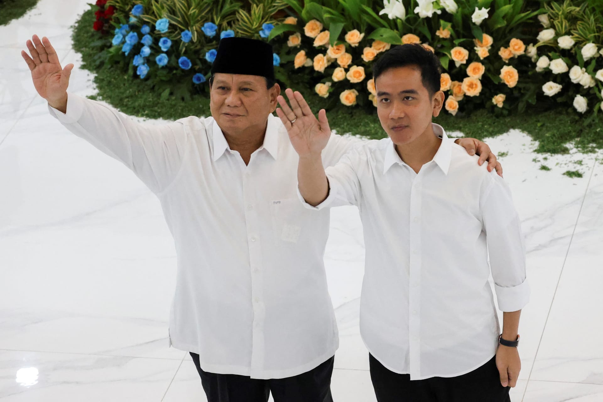 <p>President-elect Prabowo Subianto and vice president-elect Gibran Rakabuming Raka wave after the country’s election commission officially announced them as the presidential election winners in Jakarta, April 24, 2024. </p>
