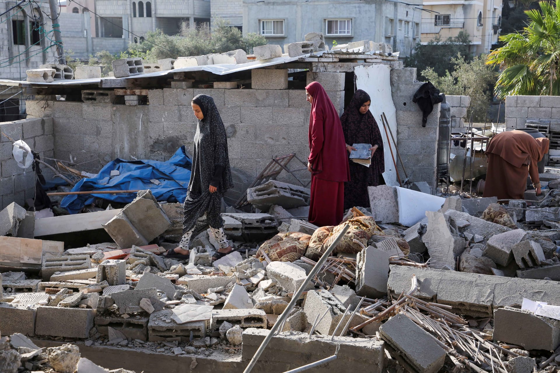 <p>Women inspect as a house damaged in an Israeli strike lies in ruin, amid the ongoing conflict between Israel and the Palestinian Islamist group Hamas, in Rafah, in the southern Gaza Strip, May 3, 2024.</p>
