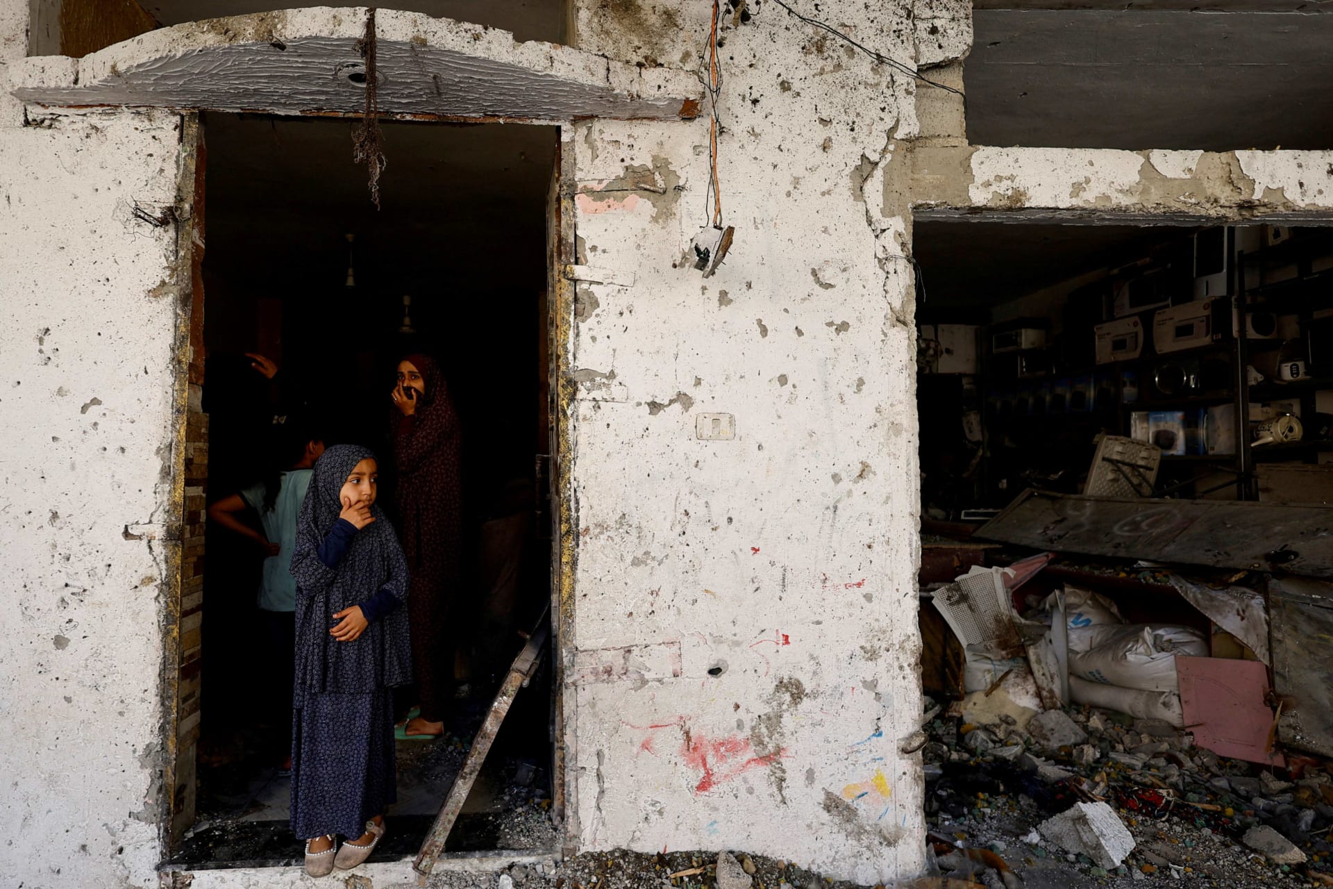 <p>Palestinian women and children react at the site of an Israeli strike on a house, amid the ongoing conflict between Israel and the Palestinian Islamist group Hamas, in Rafah, in the southern Gaza Strip, April 17, 2024.</p>
