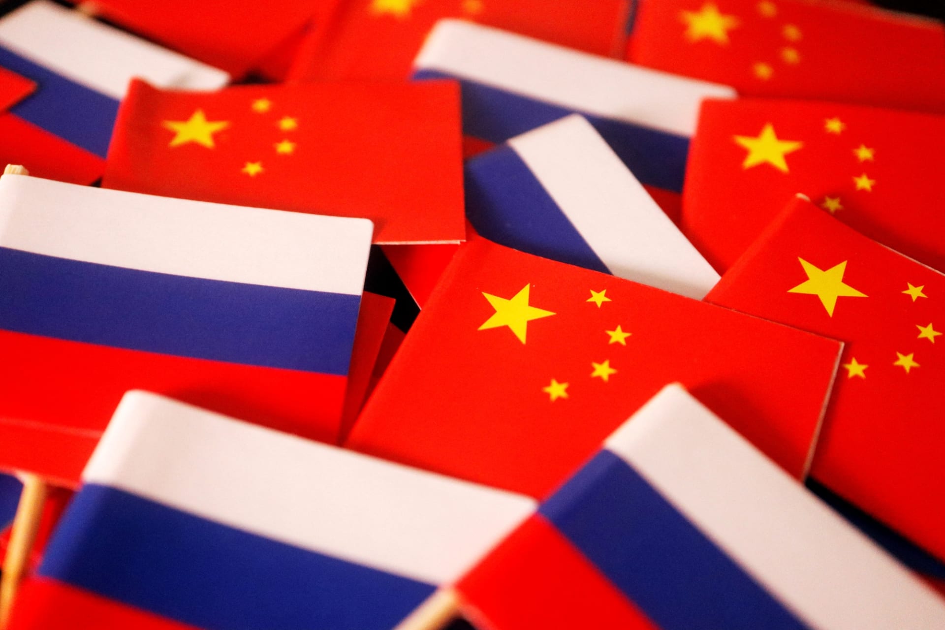 <p>Illustration of Chinese and Russian flags, taken March 24, 2022.</p>