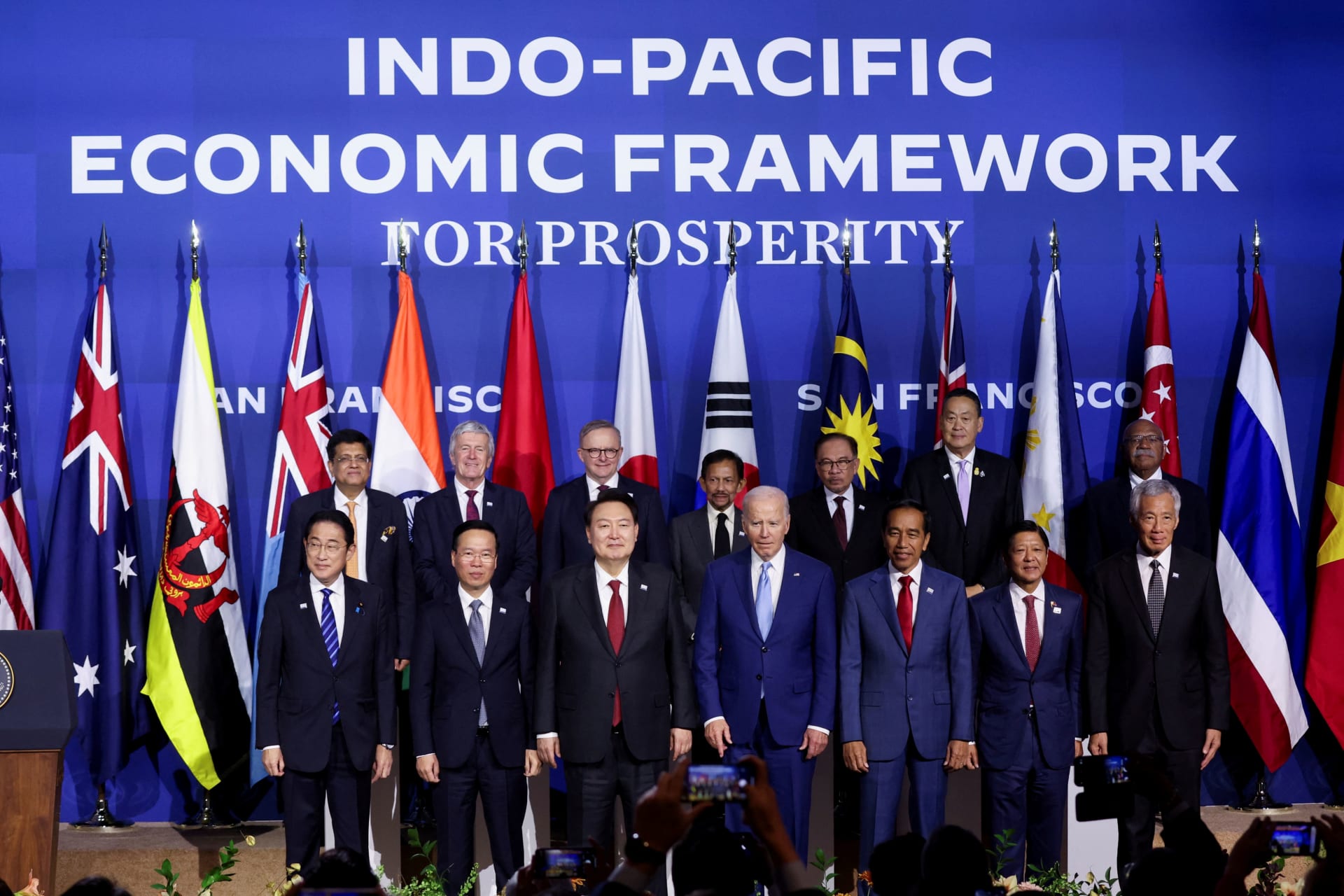 <p>Leaders of the Indo-Pacific Economic Framework (IPEF) take a group photo at the Asia-Pacific Economic Cooperation (APEC) CEO Summit in San Francisco on November 16, 2023.</p>
