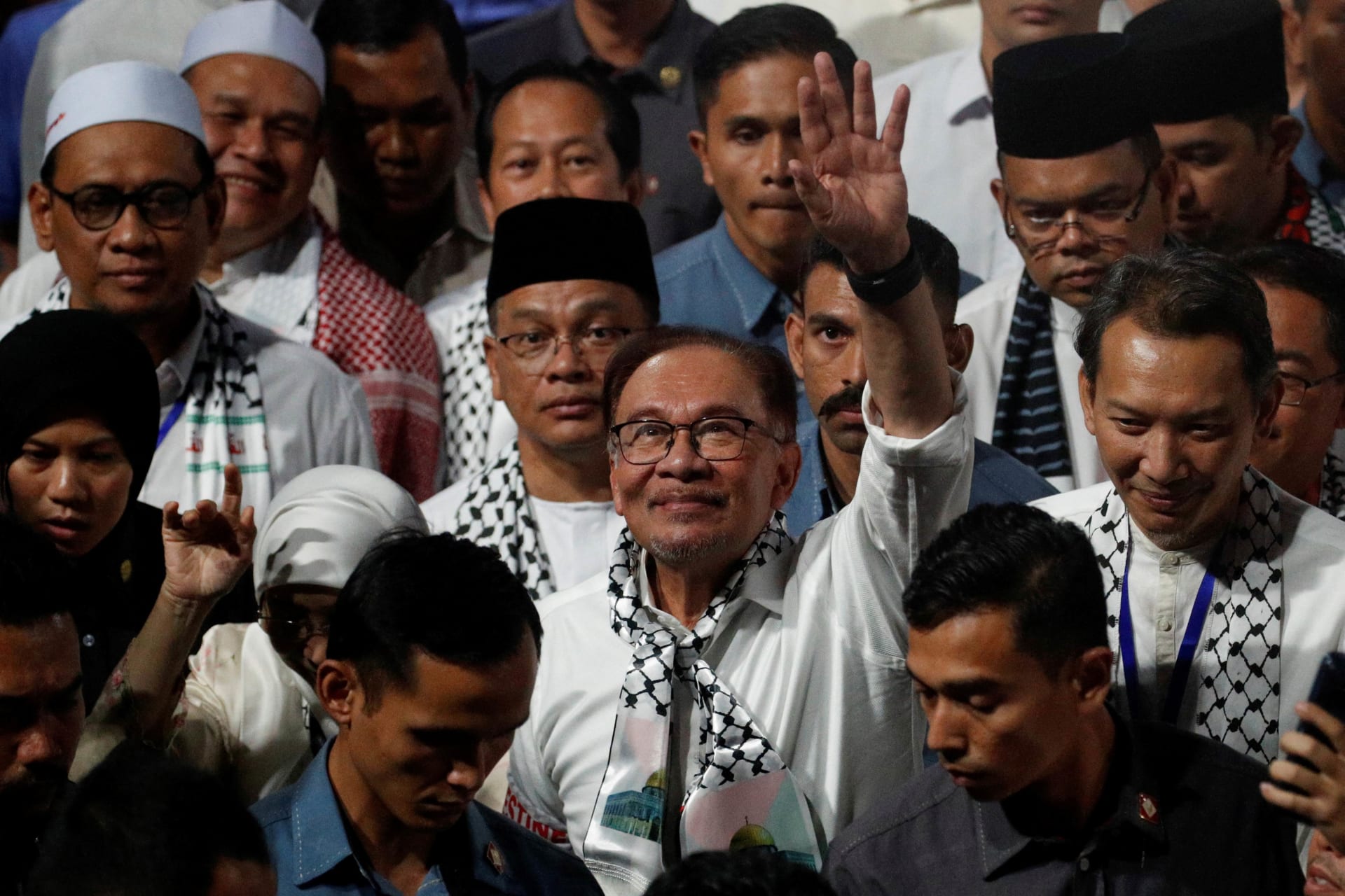 <p>Malaysian Prime Minister Anwar Ibrahim waves during a solidarity gathering to show support for Palestinians, amid escalating conflict between Israel and Hamas, in Kuala Lumpur, Malaysia, on October 24, 2023.</p>
