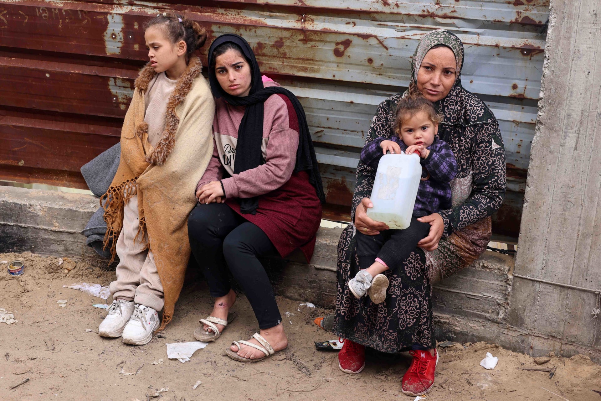 <p>Palestinian women and children wait to collect drinking water amid shortages, at a tent camp sheltering people who fled their houses due to Israeli strikes, in Rafah in the southern Gaza Strip January 28, 2024. </p>
