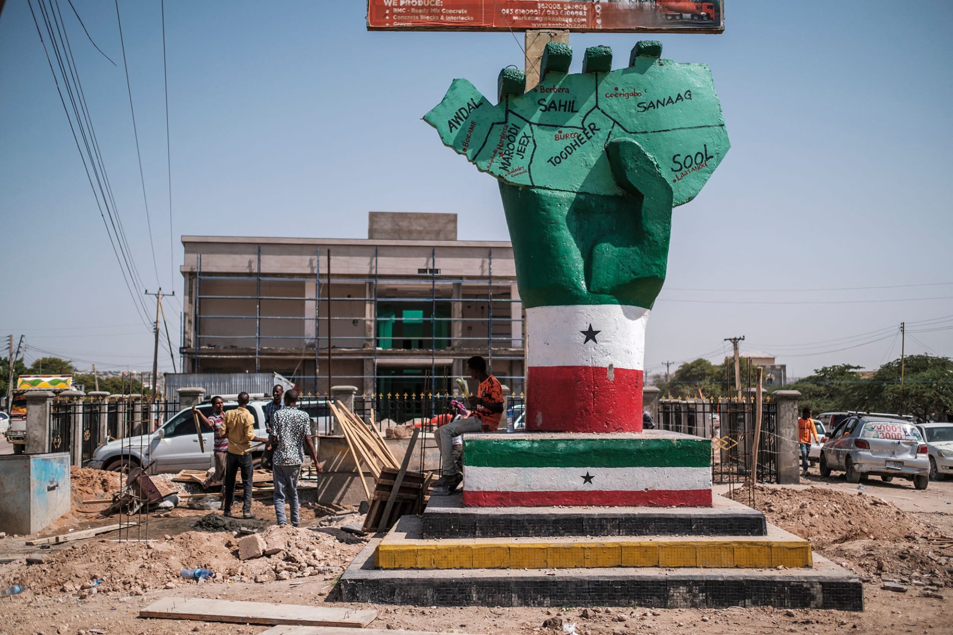 <p>Somaliland’s Independence Monument in Hargeisa depicts a hand holding a map of the area.</p>

