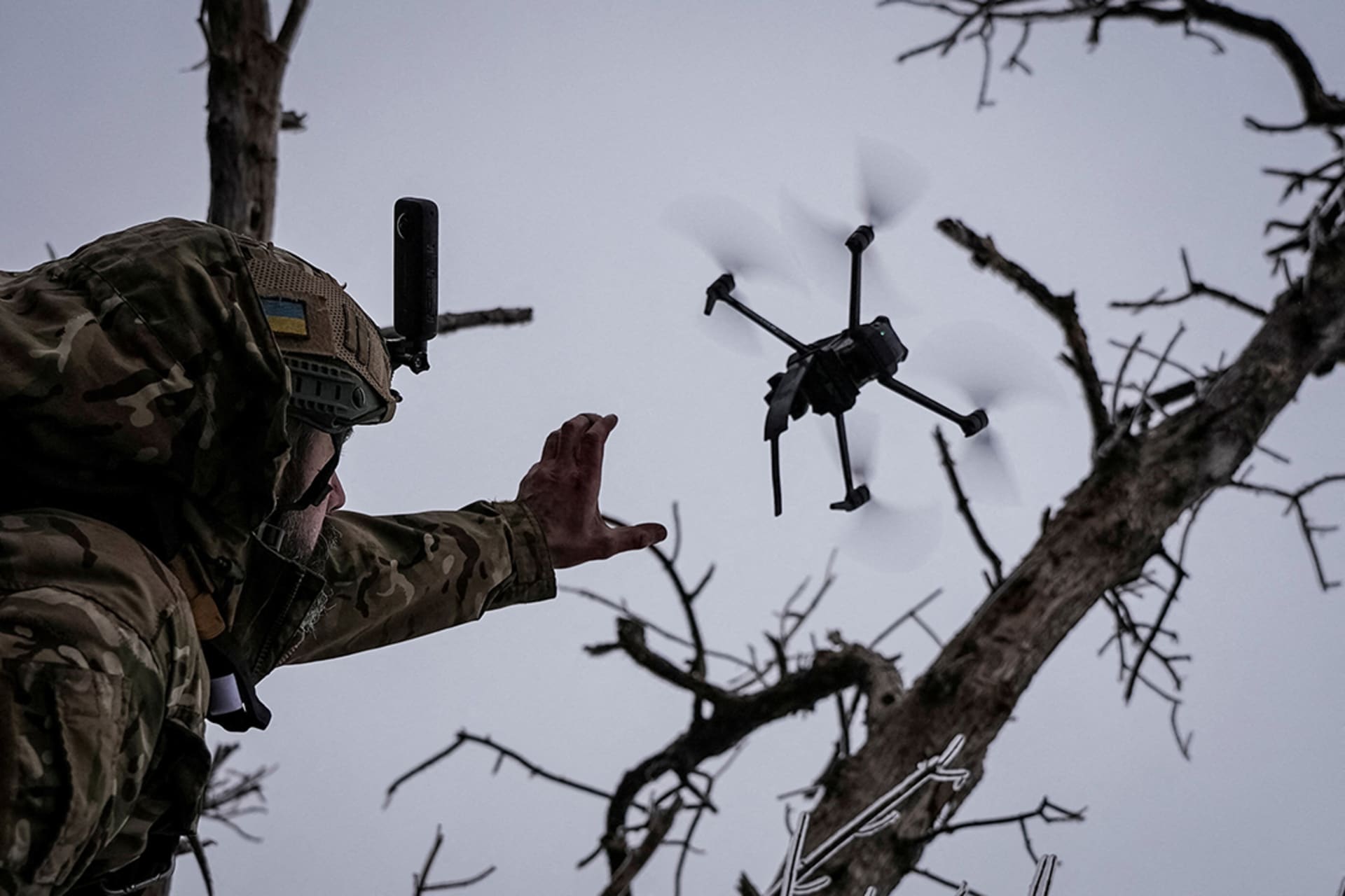 <p>A Ukrainian serviceman releases a drone near Bakhmut, Ukraine.</p>
