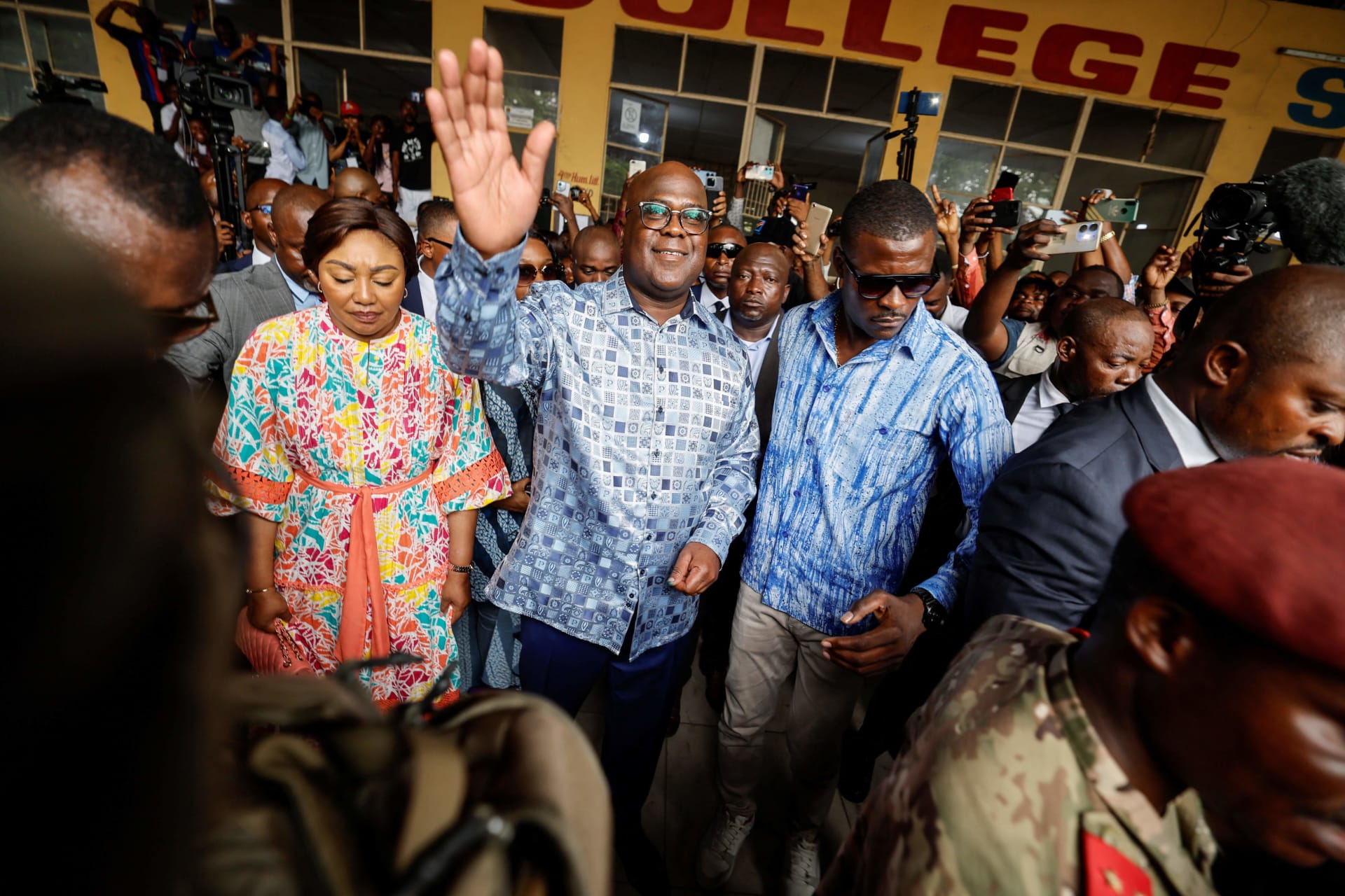 <p>The Democratic Republic of Congo’s President Felix Tshisekedi cheers at supporters after casting his vote at a polling station in Kinshasa, Democratic Republic of Congo, on December 20, 2023.</p>
