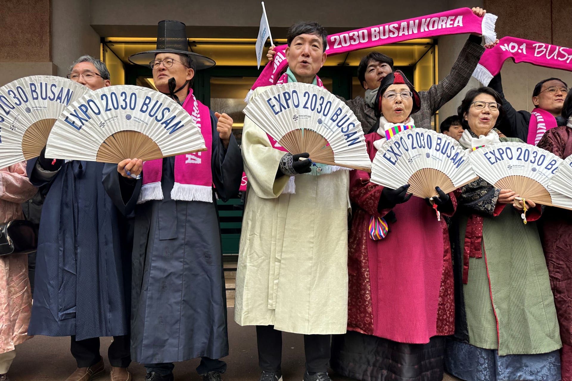<p>South Korean supporters of Busan’s candidacy gather outside the Palais des Congres as BIE Member States gather to elect the host country of the World Expo 2030 on November 28, 2023.</p>
