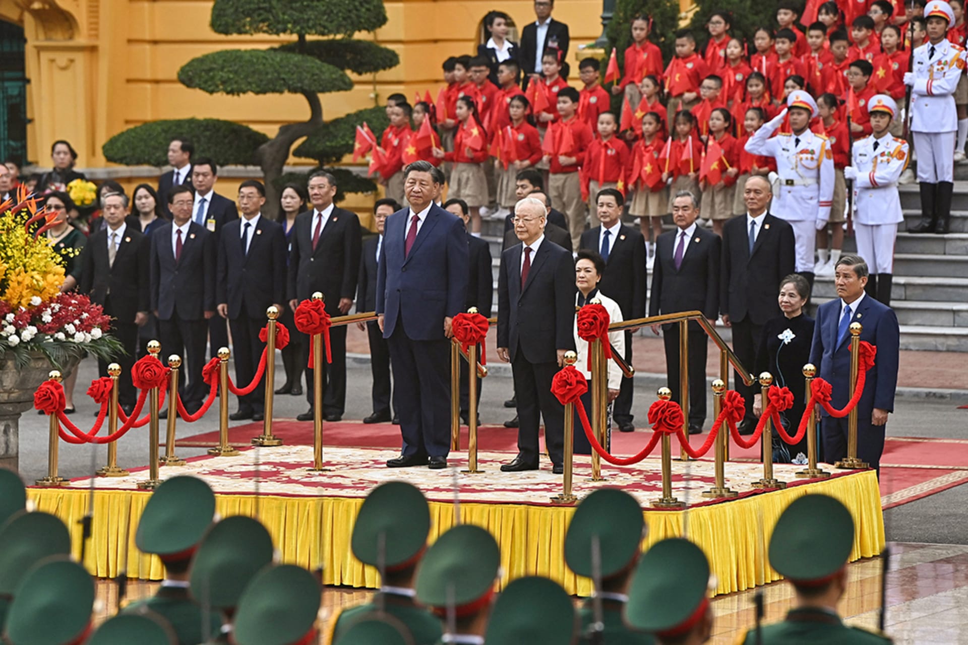 <p>China’s President Xi Jinping and Vietnam’s Communist Party General Secretary Nguyen Phu Trong attend a welcome ceremony at the Presidential Palace in Hanoi on December 12, 2023.</p>
