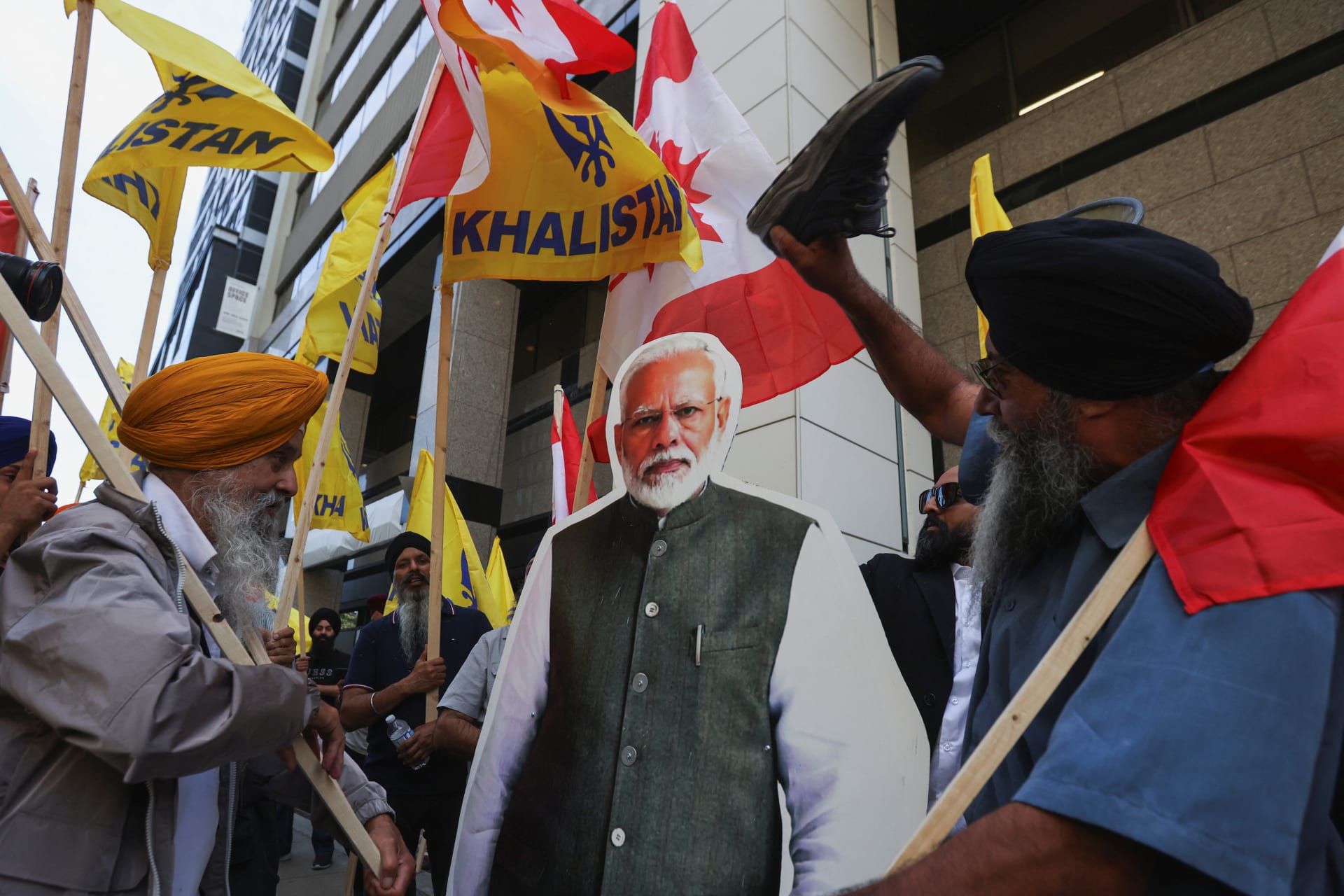 <p>Demonstrators at a protest outside India’s consulate, a week after Canada’s Prime Minister Justin Trudeau raised the prospect of New Delhi’s involvement in the murder of a Sikh separatist leader, in Toronto, Ontario, September 25, 2023.</p>
