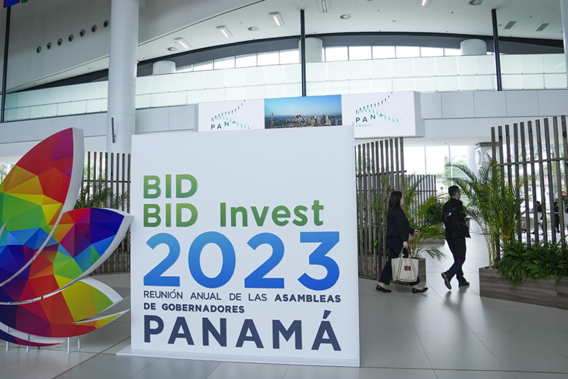 <p>A sign promotes the IDB Board of Governors meeting in Panama City, Panama, in March 2023.</p>
