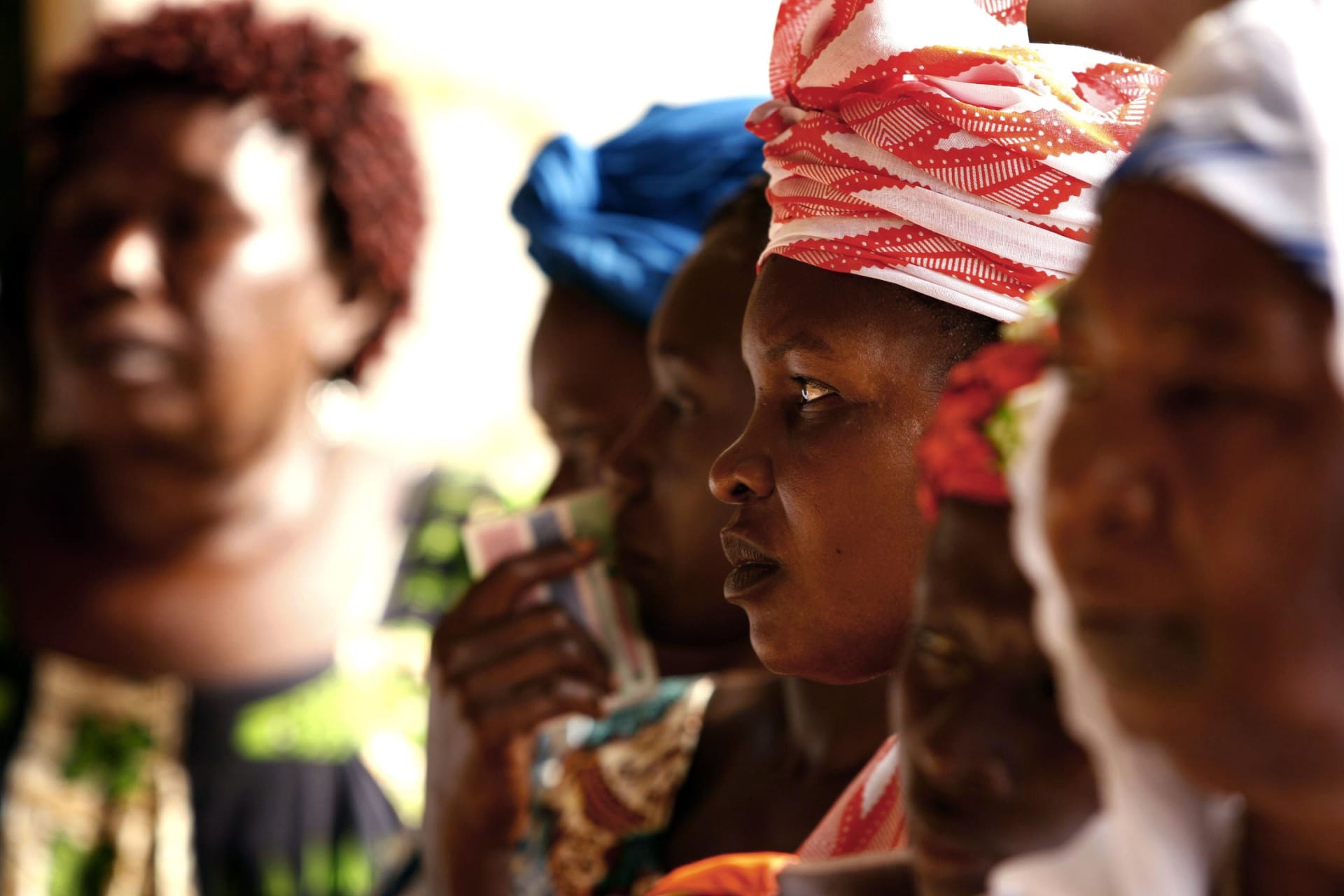 <p>Gambian women wait to enter a polling station in the capital Banjul to vote in the presidential elections September 22, 2006. </p>
