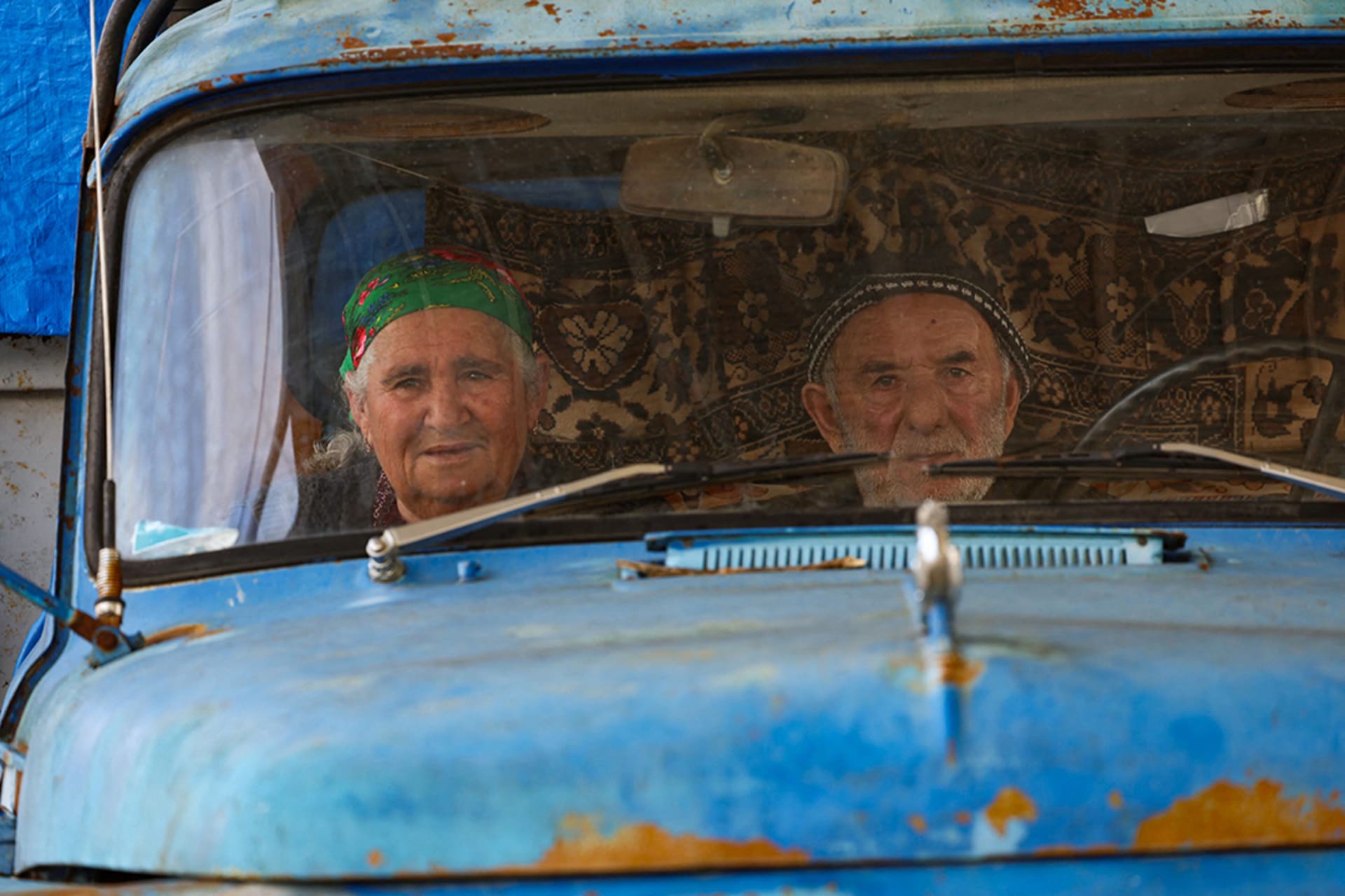 <p>Refugees wait to cross the border at a checkpoint on the so-called Lachin Corridor between Nagorno-Karabakh and Armenia on September 26, 2023.</p>
