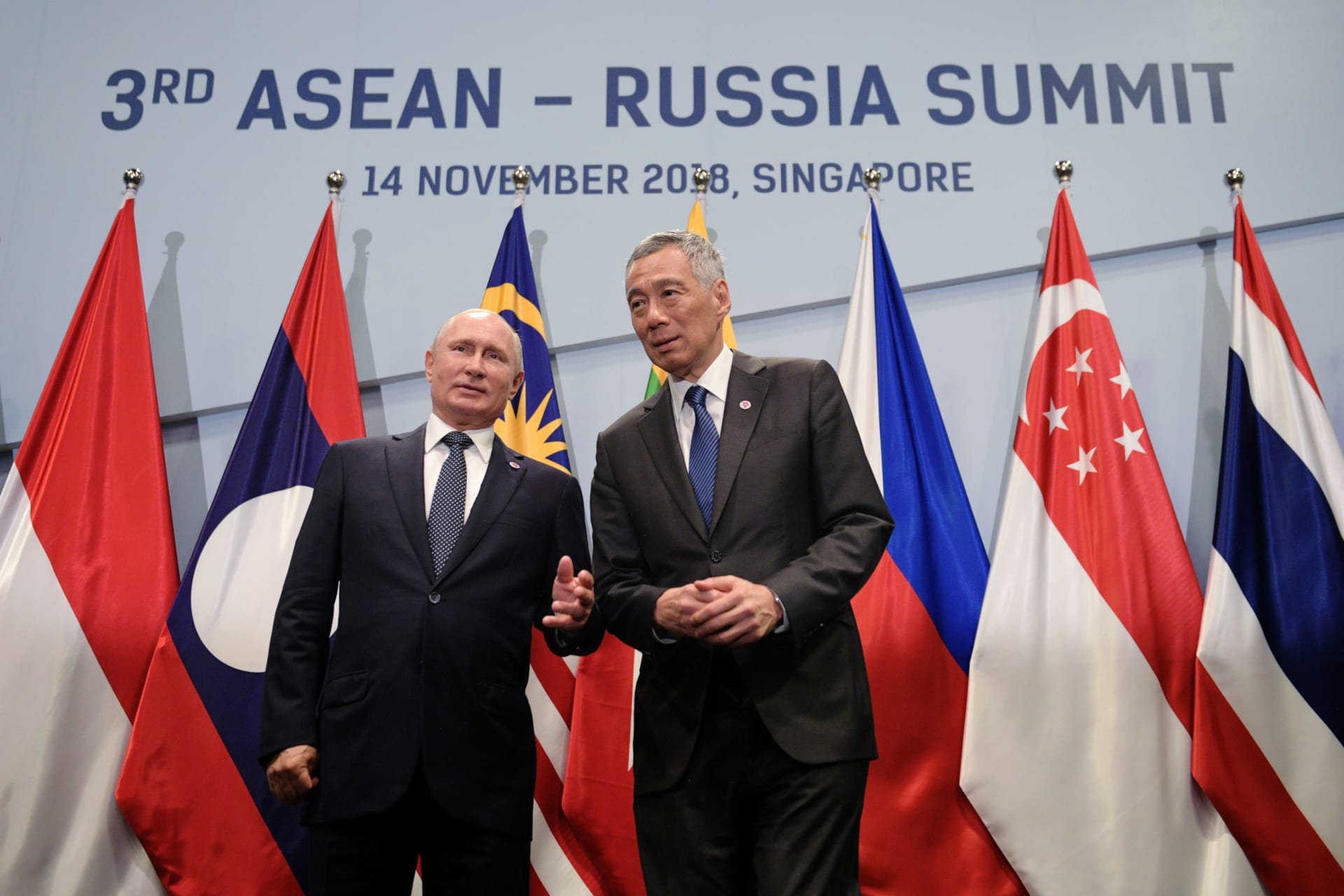 <p>Russian President Vladimir Putin and Singapore’s Prime Minister Lee Hsien Loong prepare for a group photo with ASEAN leaders at the ASEAN-Russia Summit in Singapore on November 14, 2018.</p>
