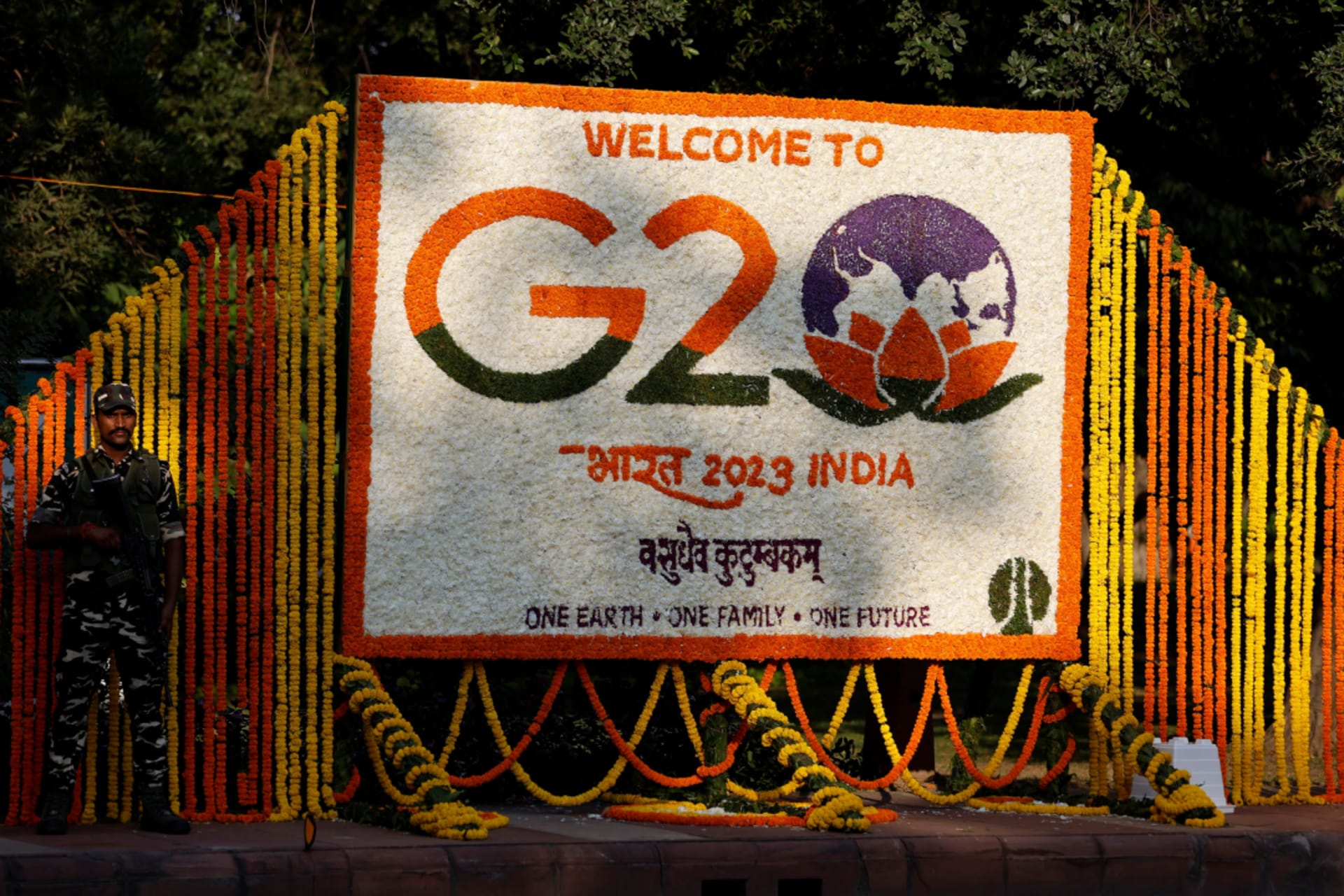 <p>Indian security personnel stands guard ahead of the G20 summit.</p>
