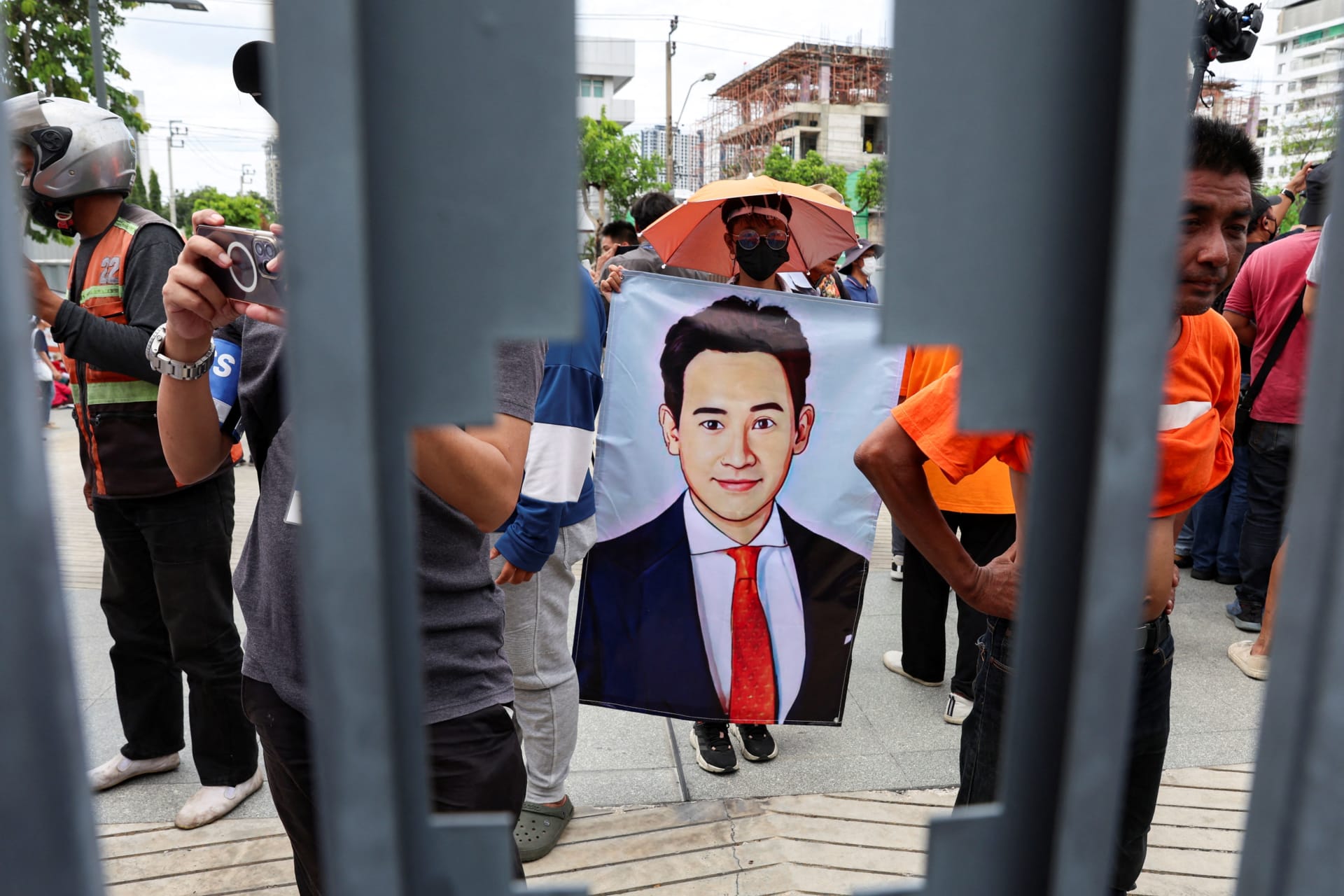 <p>A supporter of Move Forward Party Leader Pita Limjaroenrat holds a banner with his picture on the day of the second vote for a new prime minister, at the parliament in Bangkok, Thailand, on July 19, 2023.</p>
