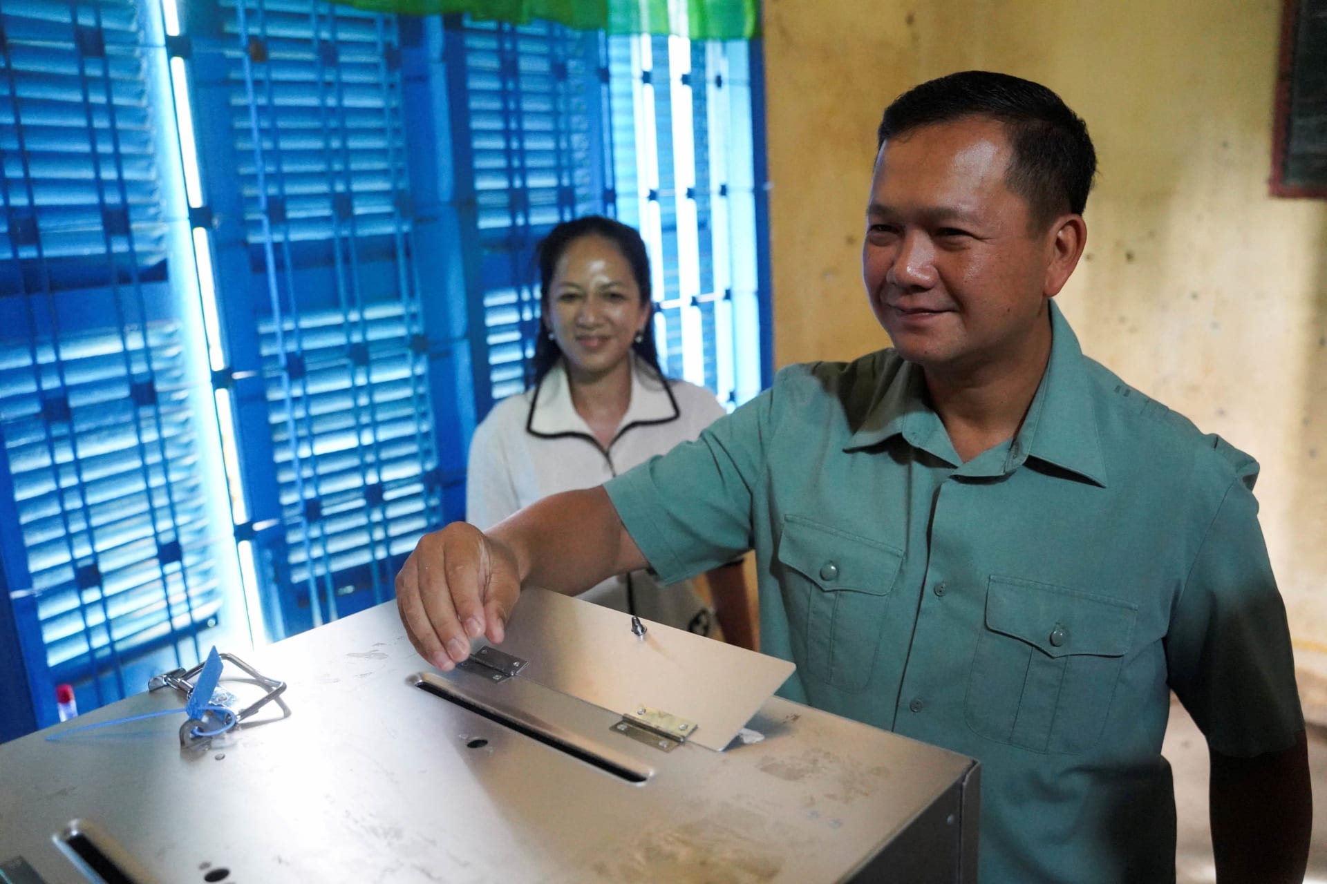 <p>Hun Manet, son of Cambodia’s Prime Minister Hun Sen, casts his vote during Cambodia’s general election in Phnom Penh on July 23, 2023.</p>
