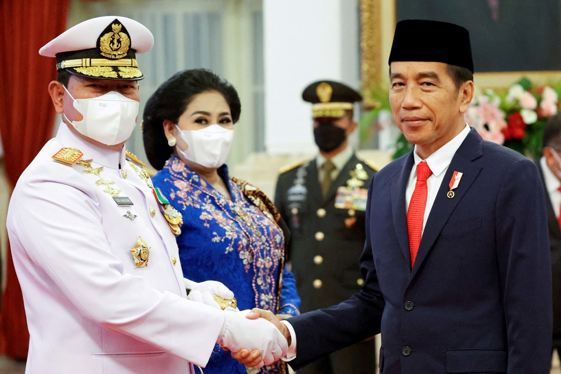<p>Indonesian President Joko Widodo congratulates the newly appointed Commander of the Indonesian National Armed Forces Admiral Yudo Margono, during an inauguration ceremony at the Presidential Palace in Jakarta, Indonesia, on December 19, 2022.</p>
