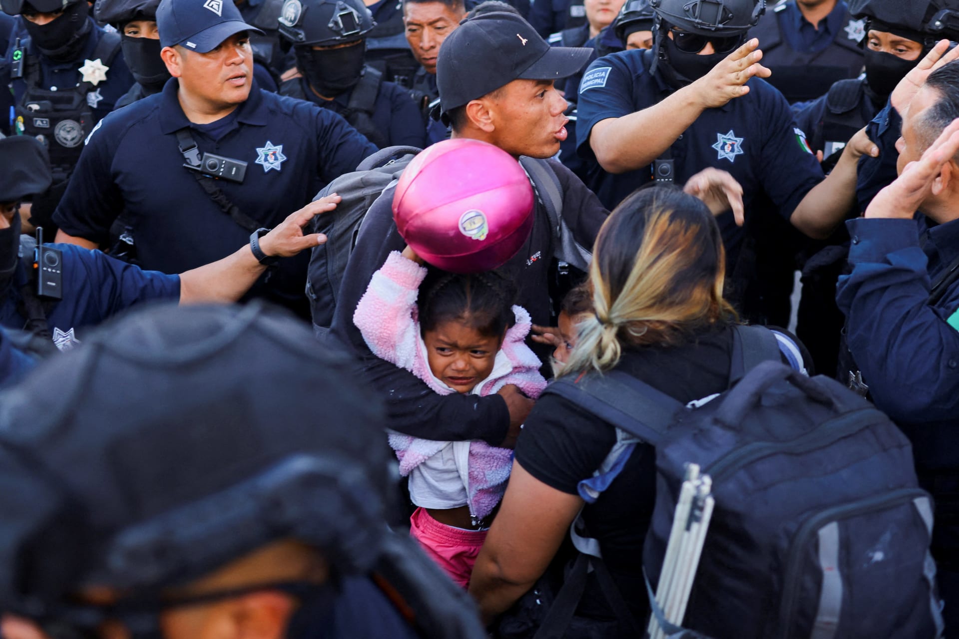 <p>Police evict migrants from a camp in Ciudad Juarez</p>
