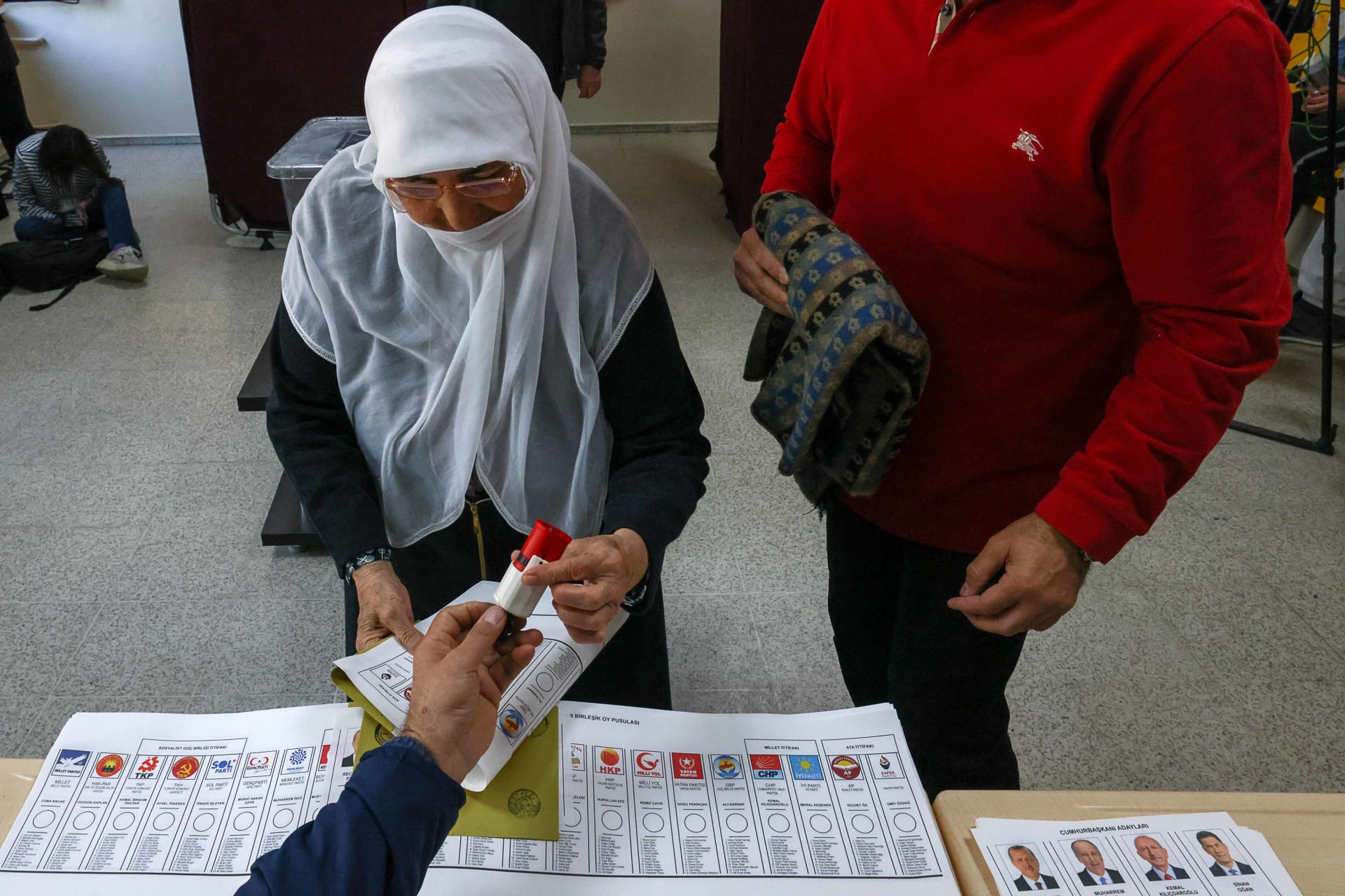 <p>A woman attends the Turkish presidential and parliamentary elections, in Ankara, Turkey May 14, 2023. </p>
