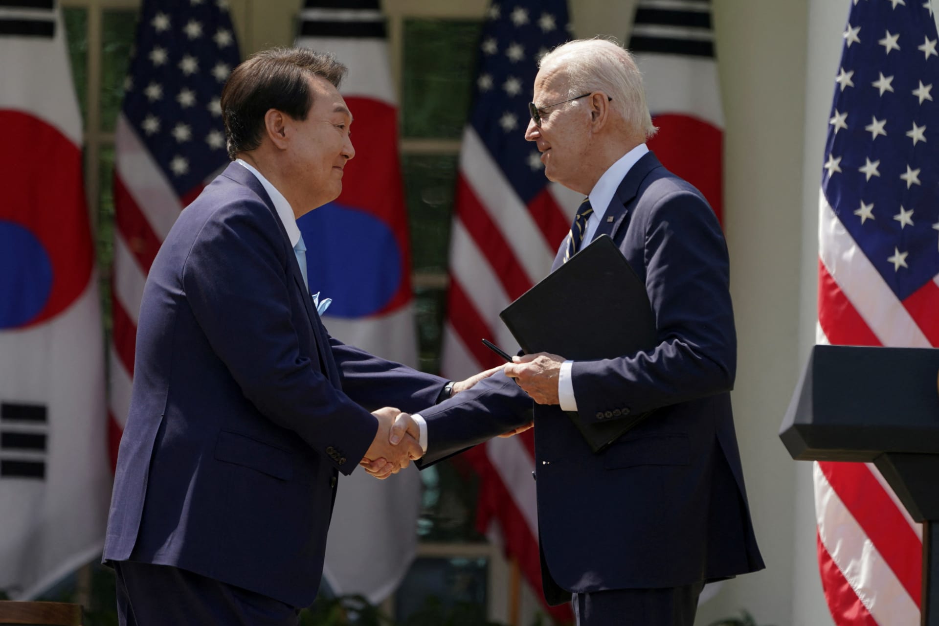 <p>U.S. President Joe Biden and South Korean President Yoon Suk-yeol shake hands at the conclusion of a joint news conference in the Rose Garden of the White House on April 26, 2023.</p>
