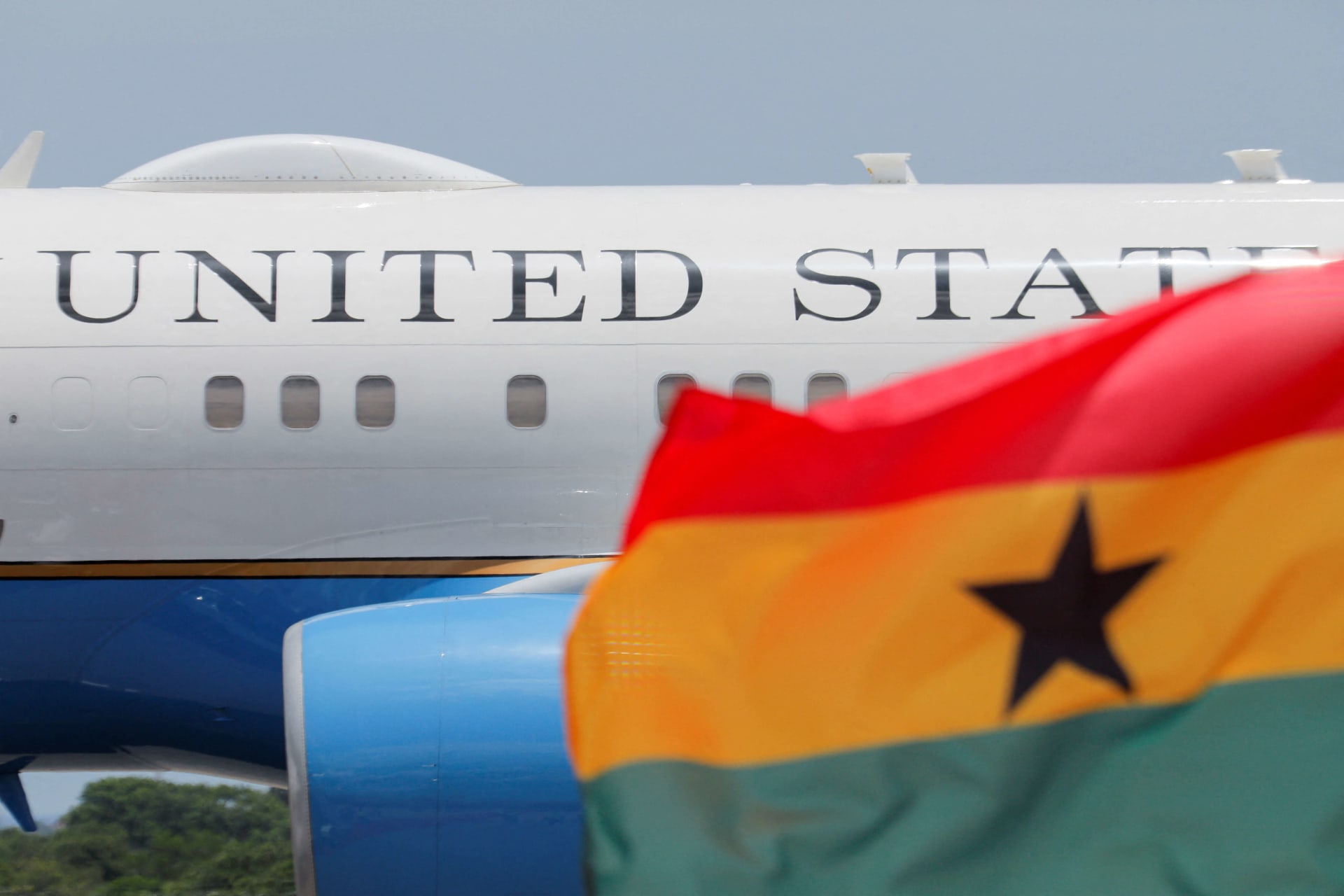 <p>Plane transporting U.S. Vice President, Kamala Harris, arrives at the Kotoka International Airport as she begins her trip to Ghana, Tanzania and Zambia, in Accra, Ghana on March 26, 2023.</p>
