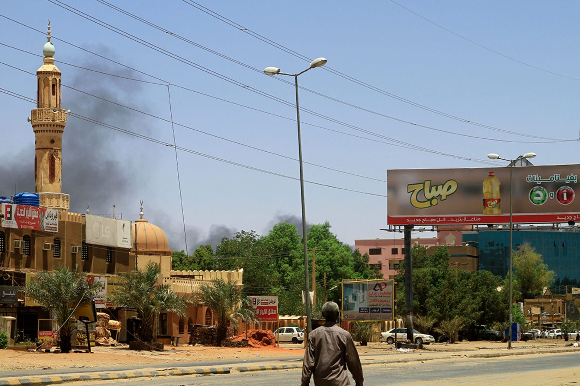 <p>Smoke rises behind a mosque as fighting between the Sudanese Armed Forces and paramilitary Rapid Support Forces raged for a fifth day, in Khartoum, Sudan on April 19, 2023.</p>
