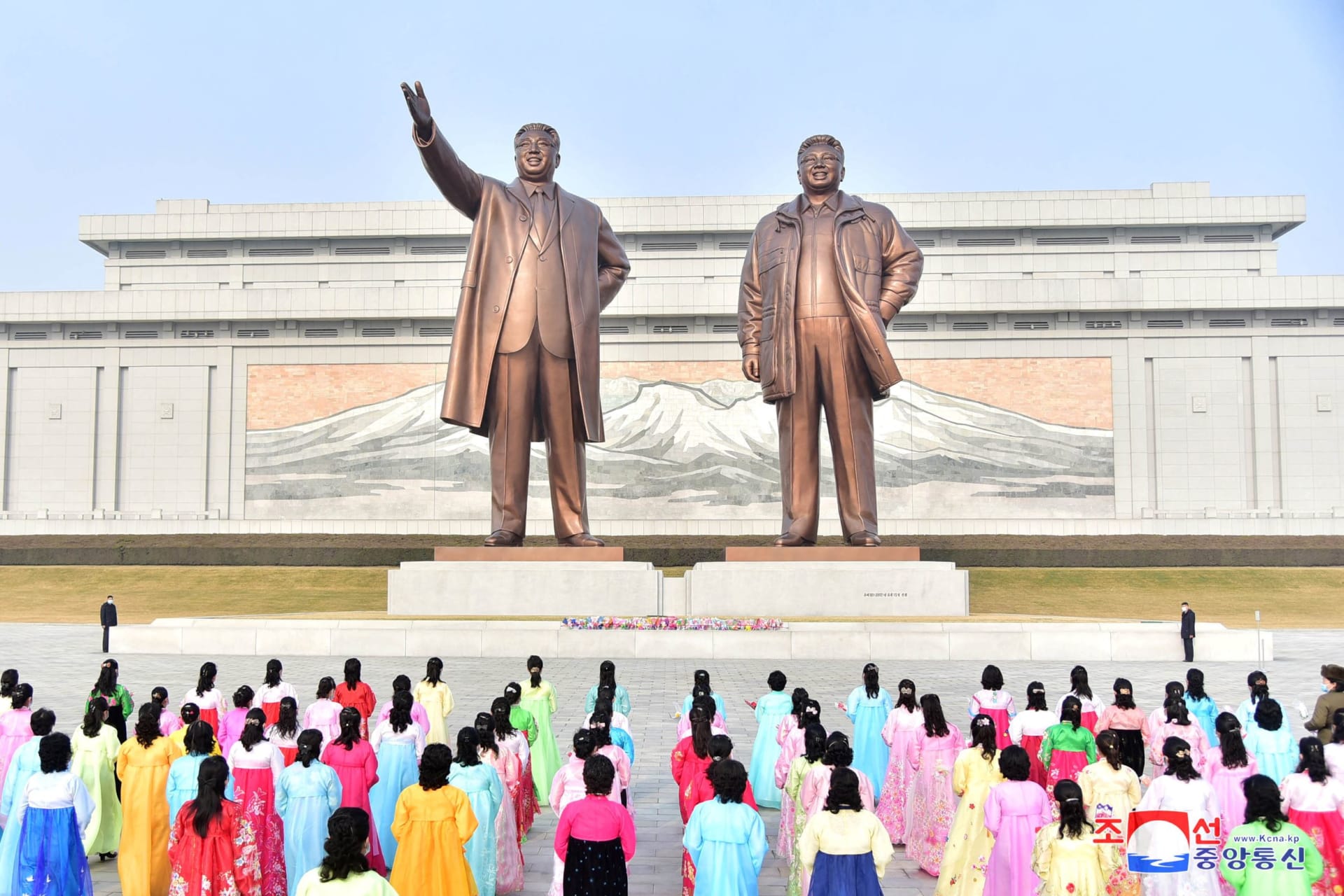 <p>Mansu Hill Grand Monument in Pyongyang.</p>
