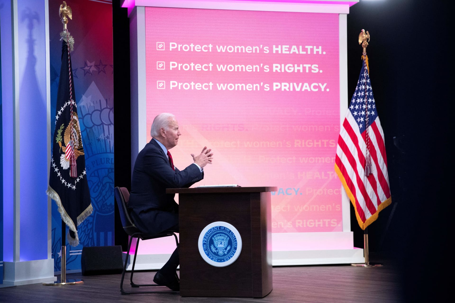 <p>President Biden hosts a virtual meeting promoting women’s rights with governors inside the White House </p>
