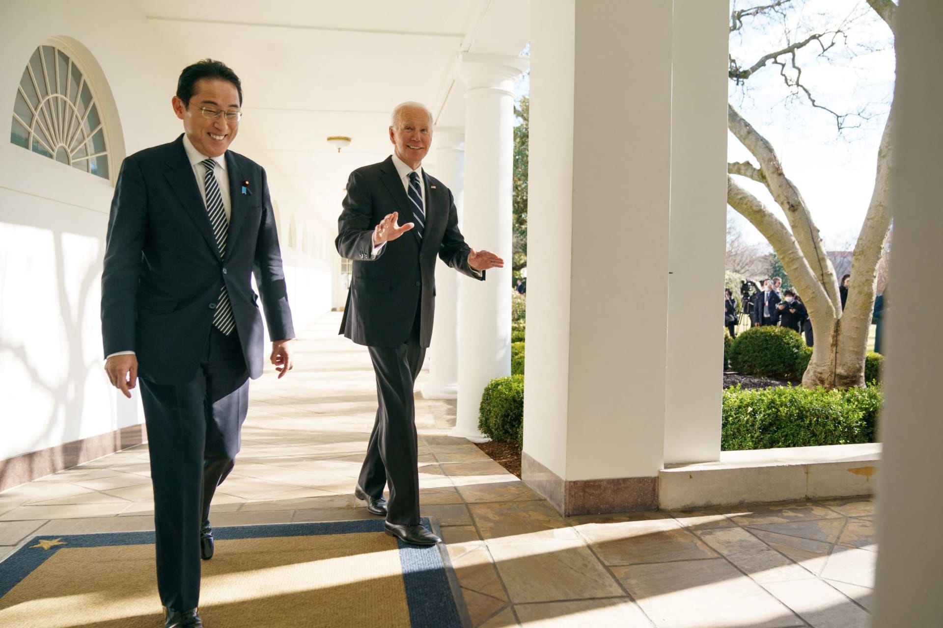 <p>U.S. President Joe Biden and Japanese Prime Minister Fumio Kishida walk through the colonnade of the White House on their way to the Oval Office, in Washington, U.S., January 13, 2023</p>