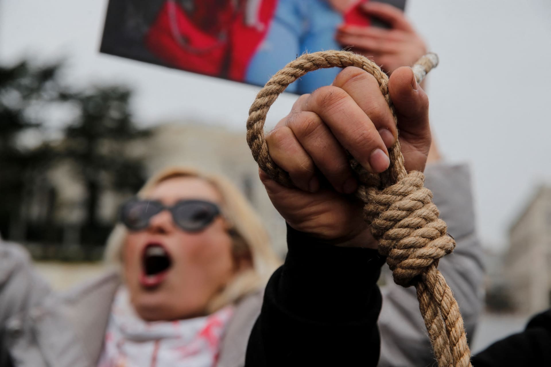 <p>Members of the Iranian community living in Turkey attend a protest in support of Iranian women in Istanbul.</p>
