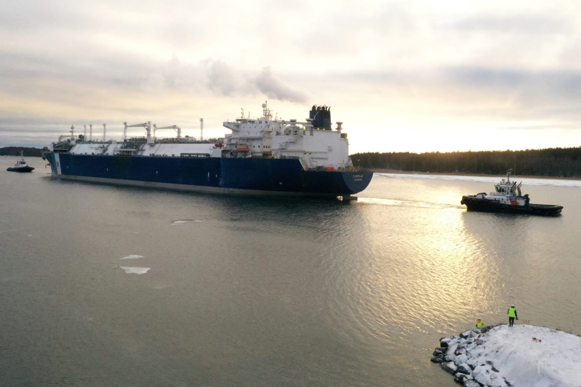<p>FSRU Exemplar, the floating liquefied natural gas (LNG) terminal, chartered by Finland to replace Russian gas, arrives to the Inkoo port.</p>
