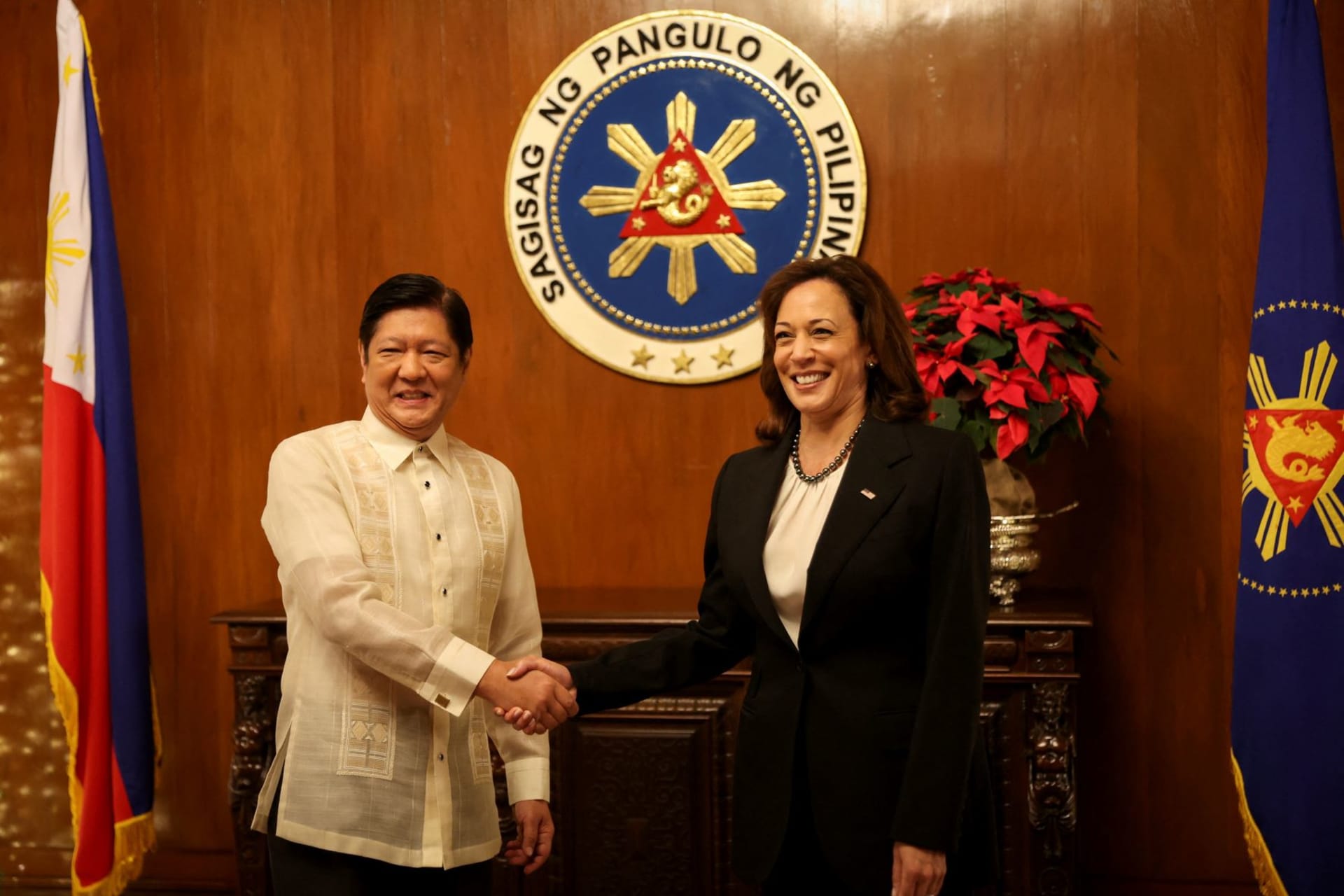 <p>U.S. Vice President Kamala Harris shakes hands with Philippines President Ferdinand “Bongbong” Marcos Jr. at the Malacanang presidential palace in Manila, Philippines, November 21, 2022.</p>
