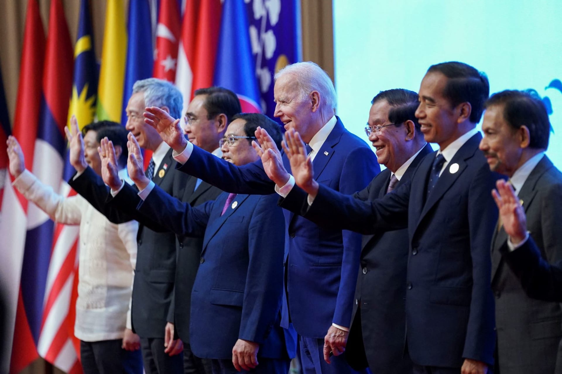 <p>U.S. President Joe Biden poses with other leaders during the 2022 ASEAN summit in Phnom Penh, Cambodia, November 12, 2022.</p>